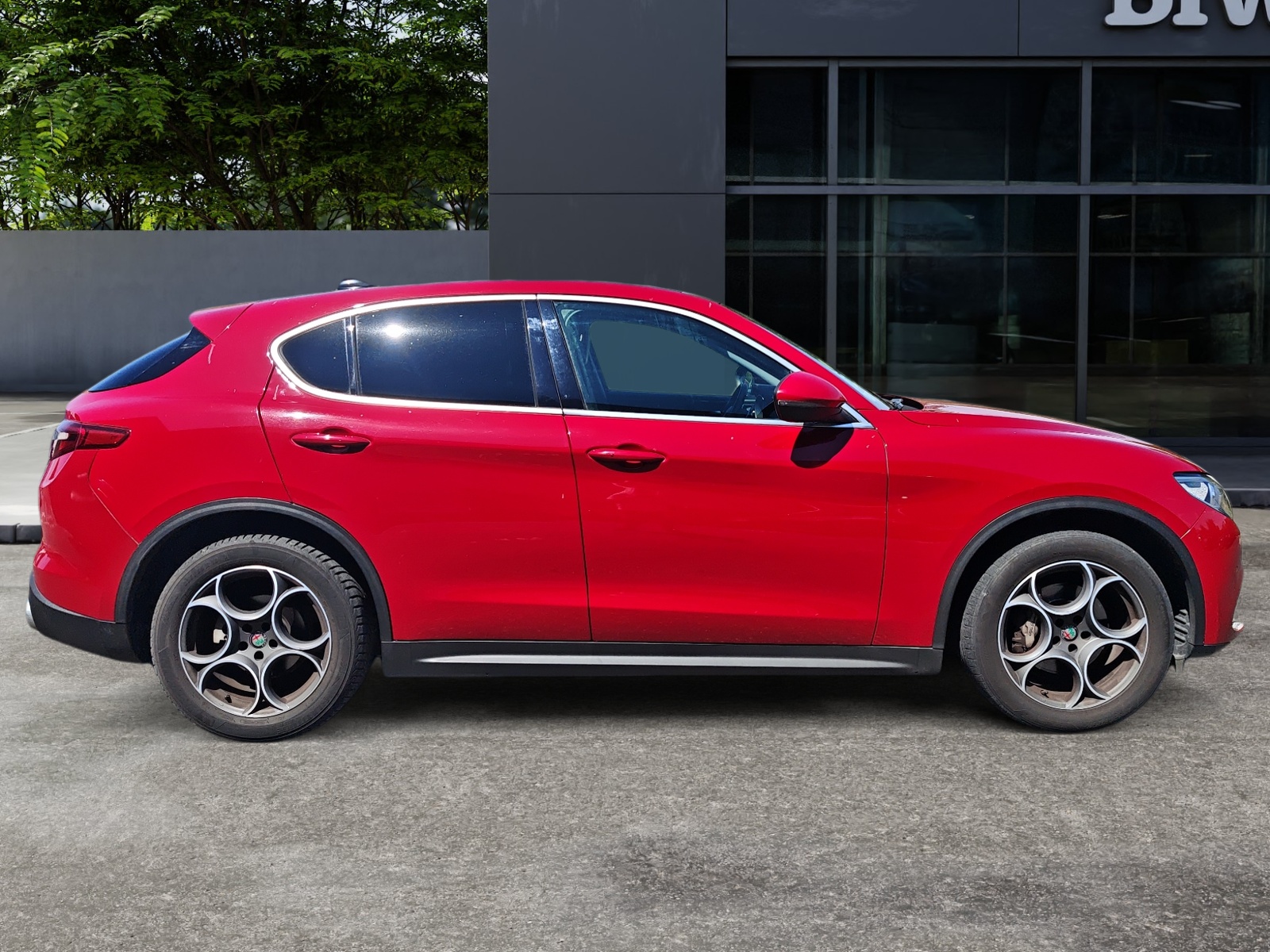 Alfa Romeo Stelvio 5