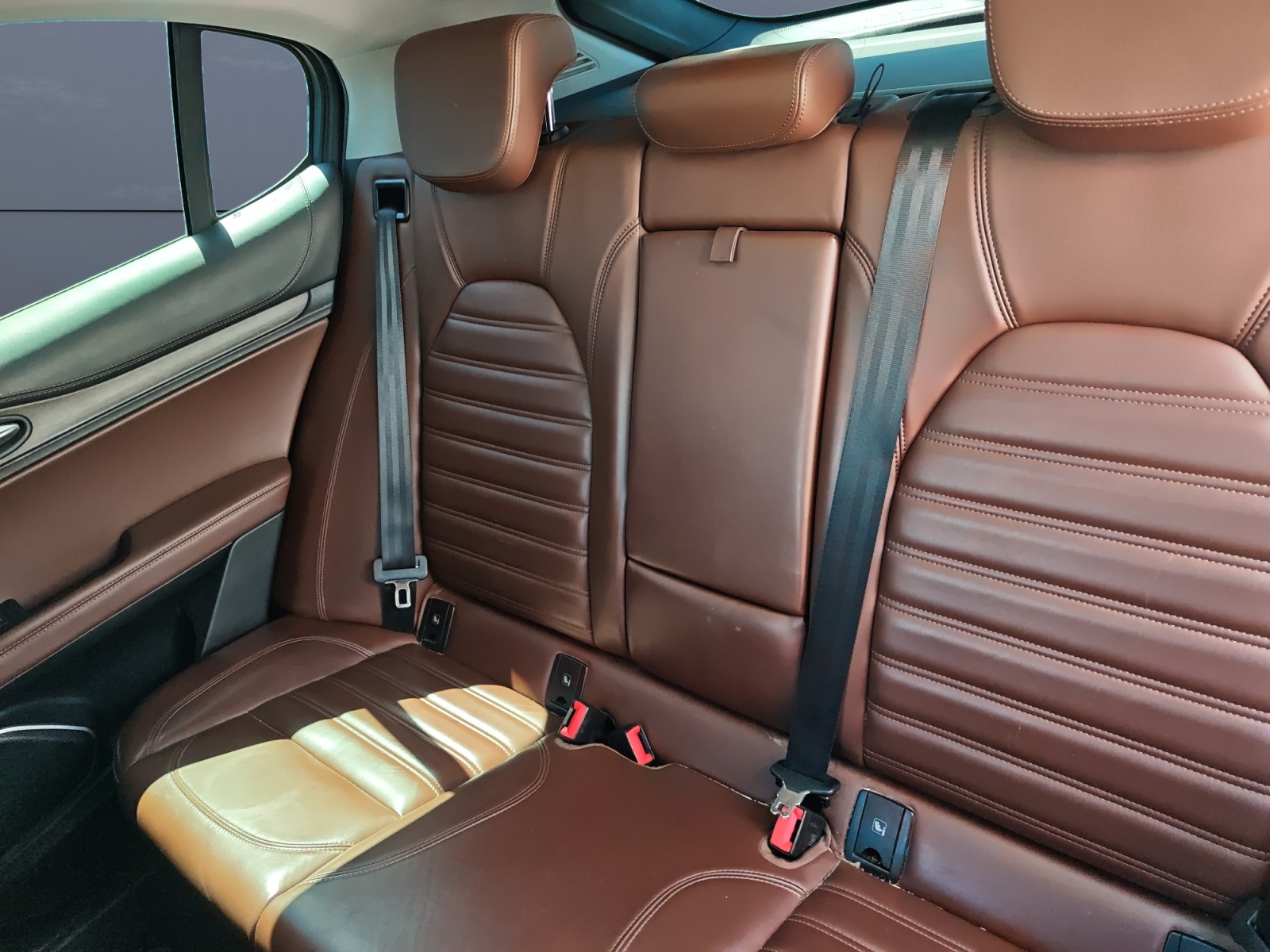 Alfa Romeo Stelvio 10