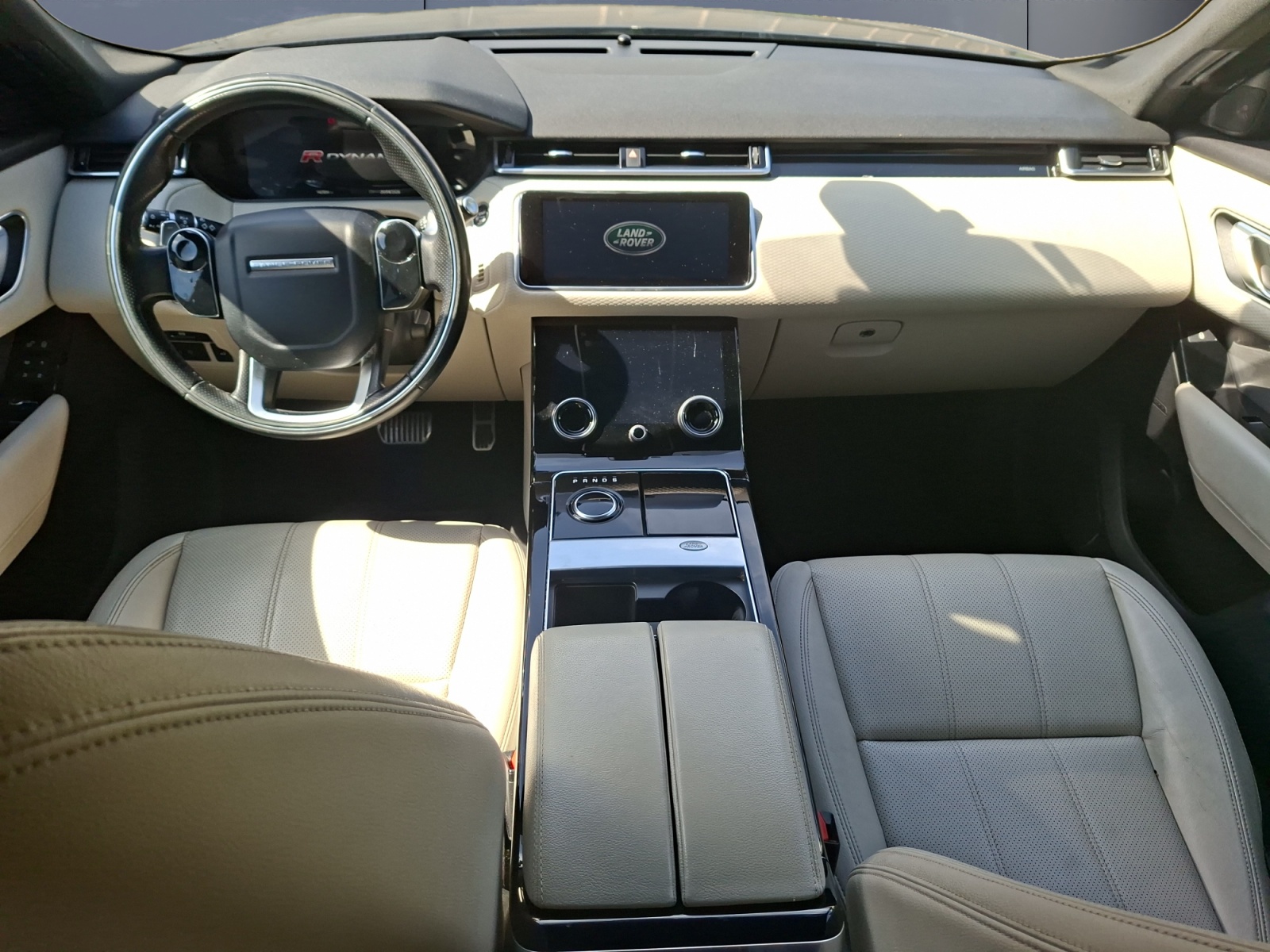 Land Rover Range Rover Velar 14