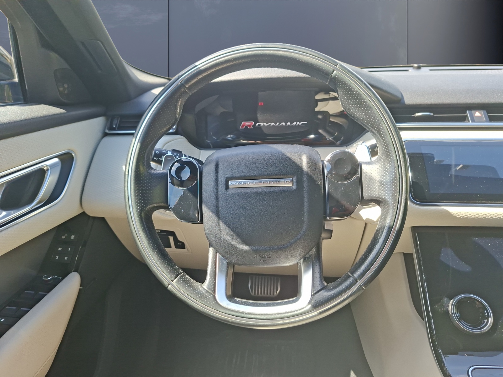 Land Rover Range Rover Velar 15