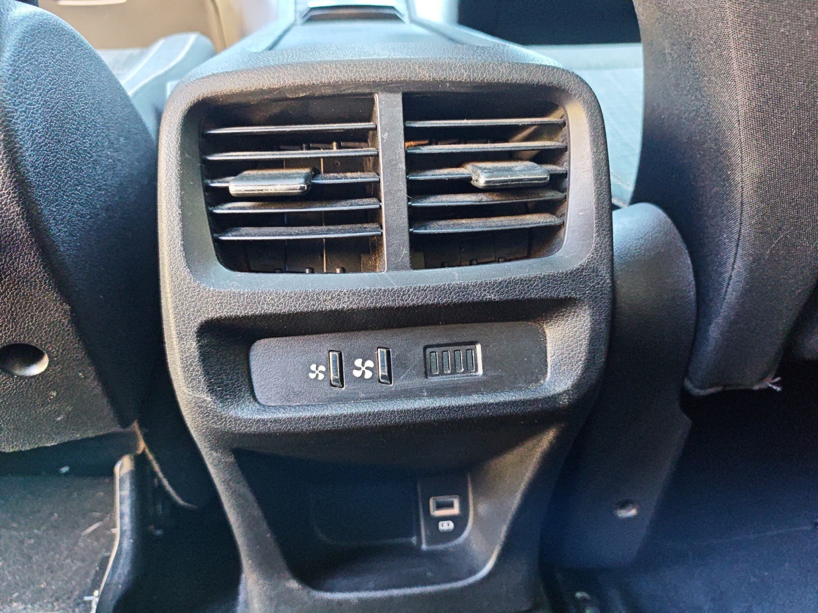 Peugeot Rifter 27