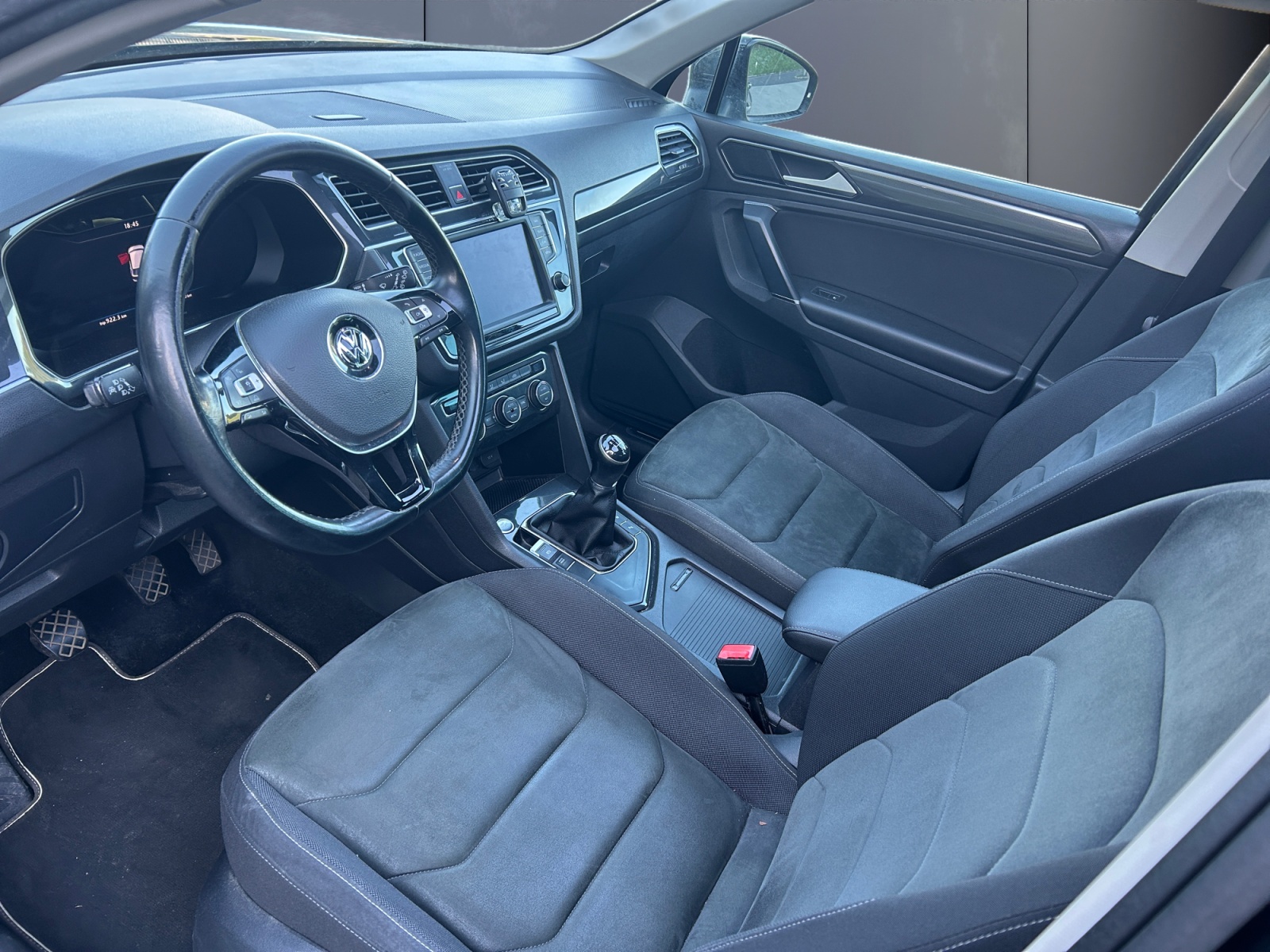 Volkswagen Tiguan 8