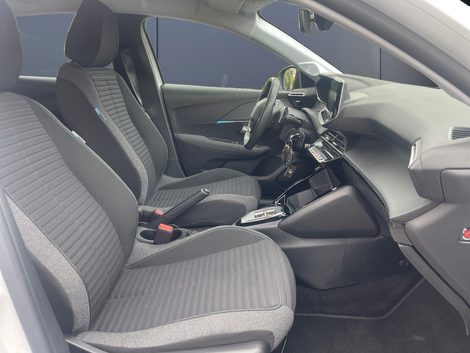 Peugeot 208 13