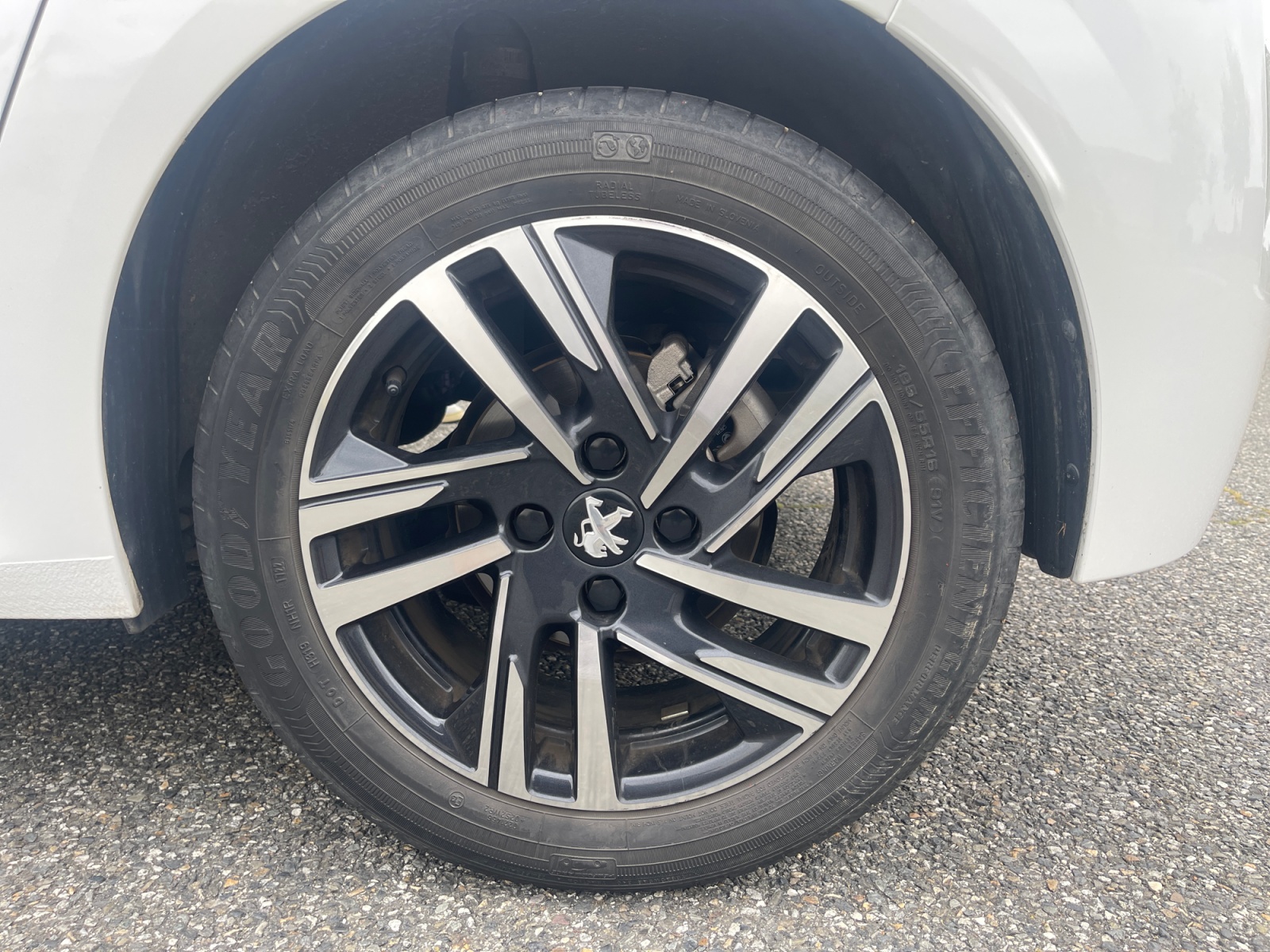 Peugeot 208 18