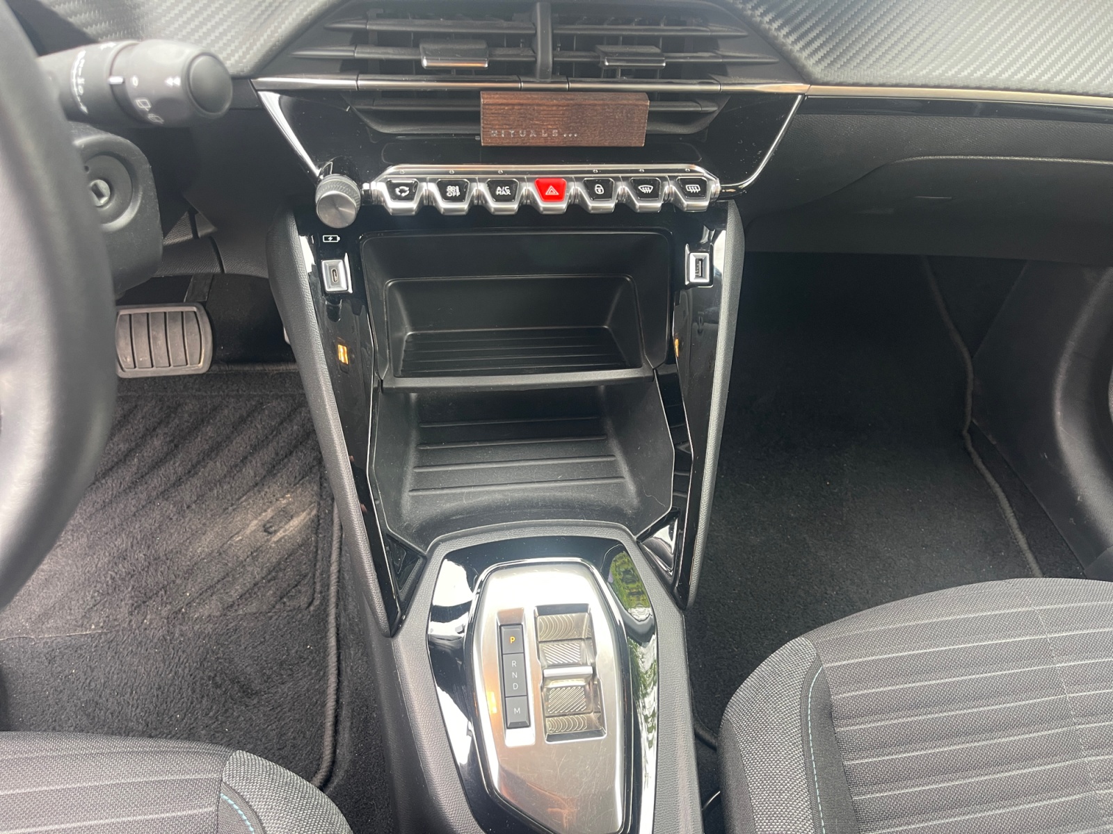 Peugeot 208 25