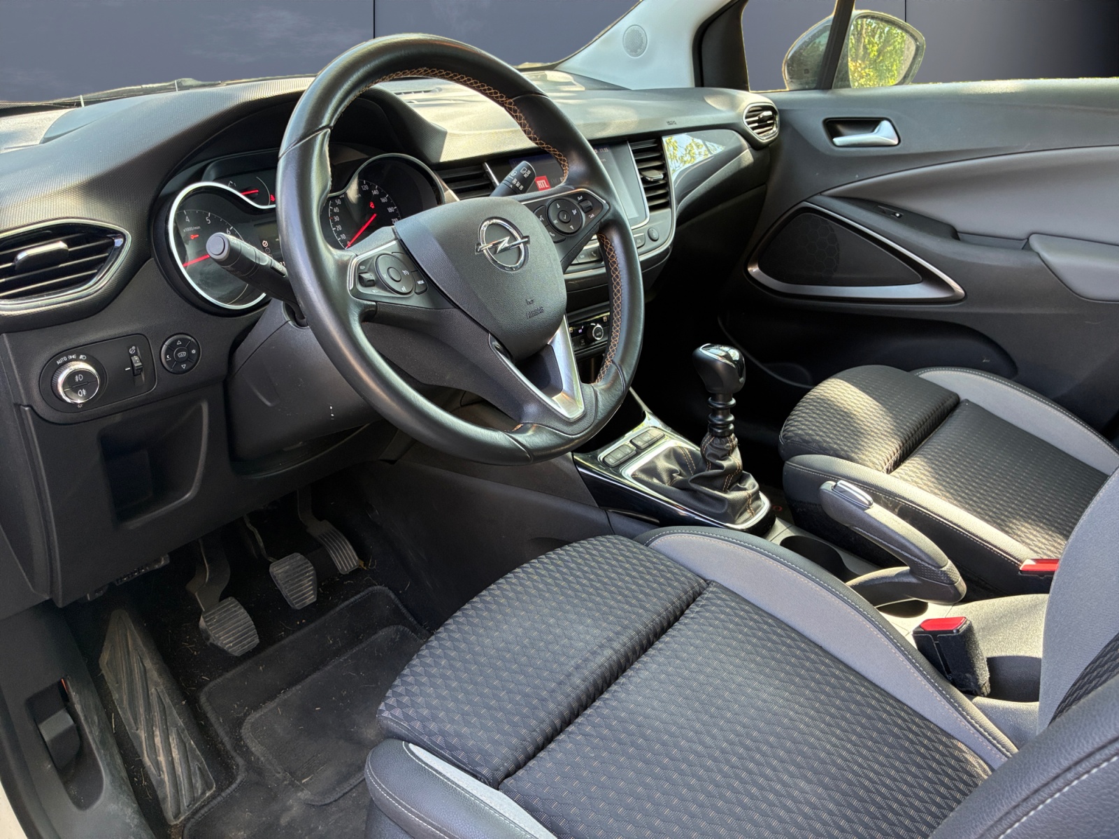 Opel Crossland X 8