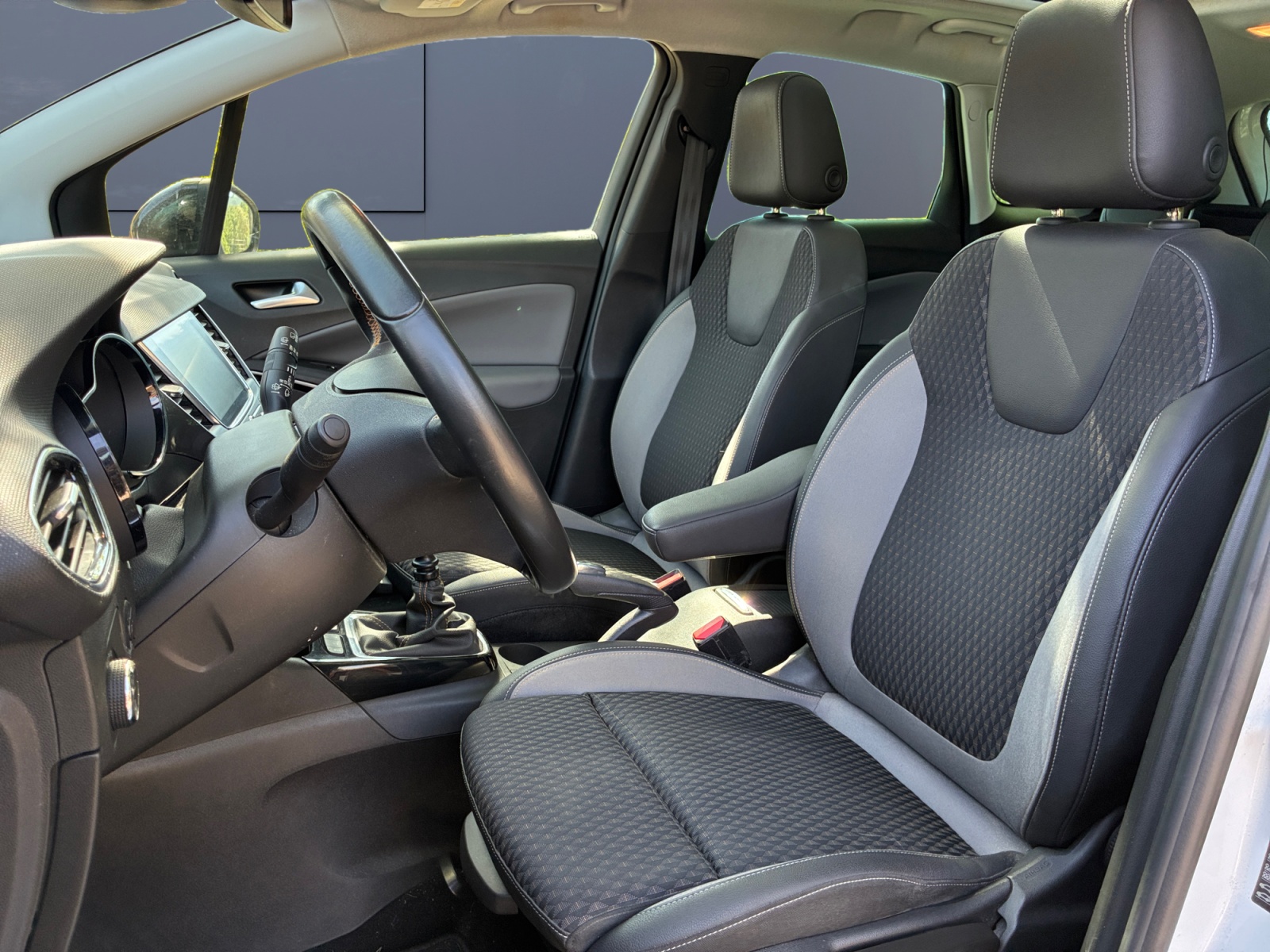 Opel Crossland X 9