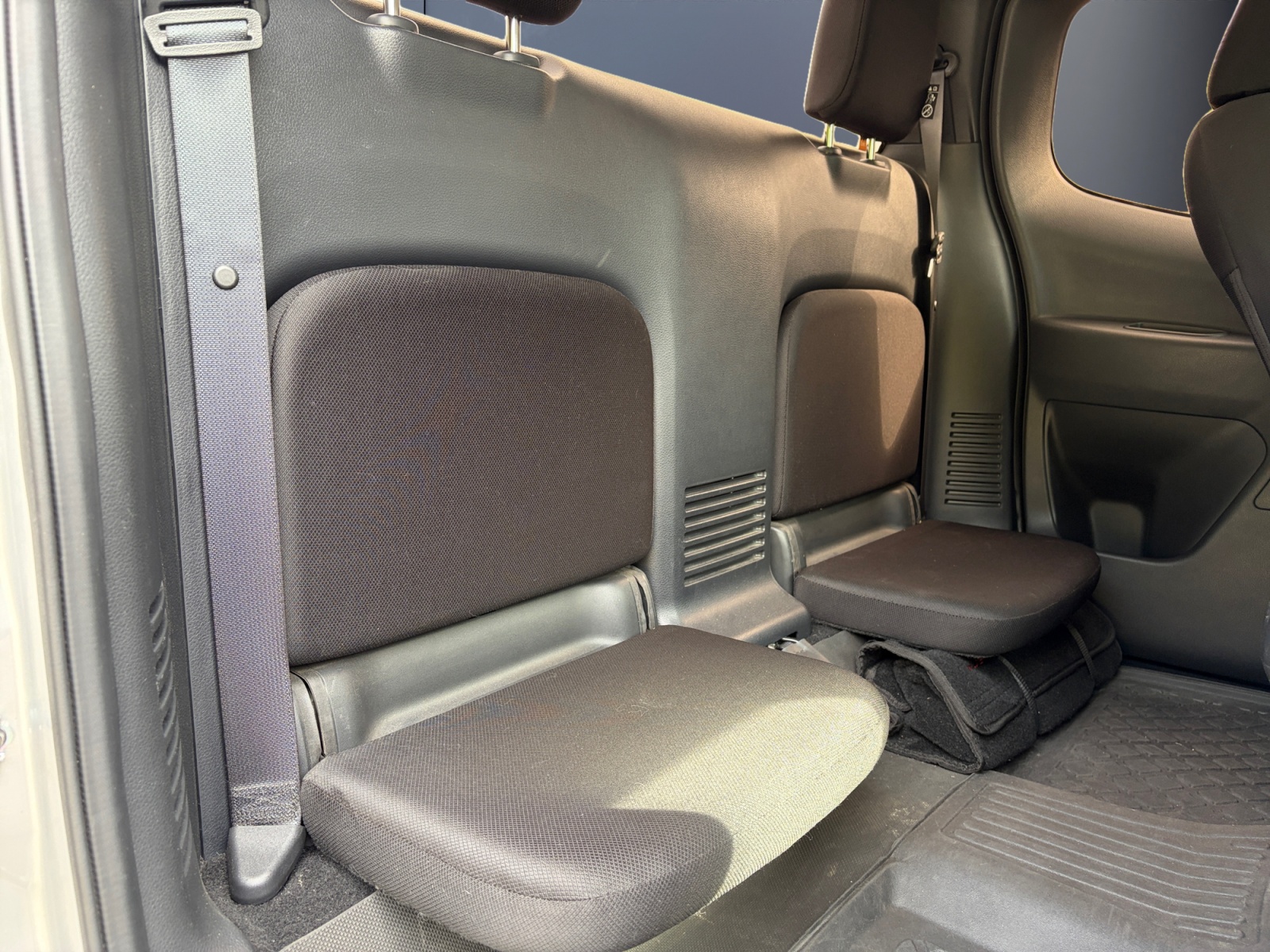 Nissan Np300 Navara 12