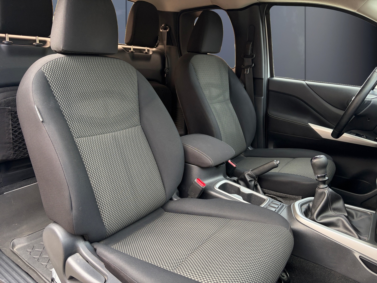 Nissan Np300 Navara 11