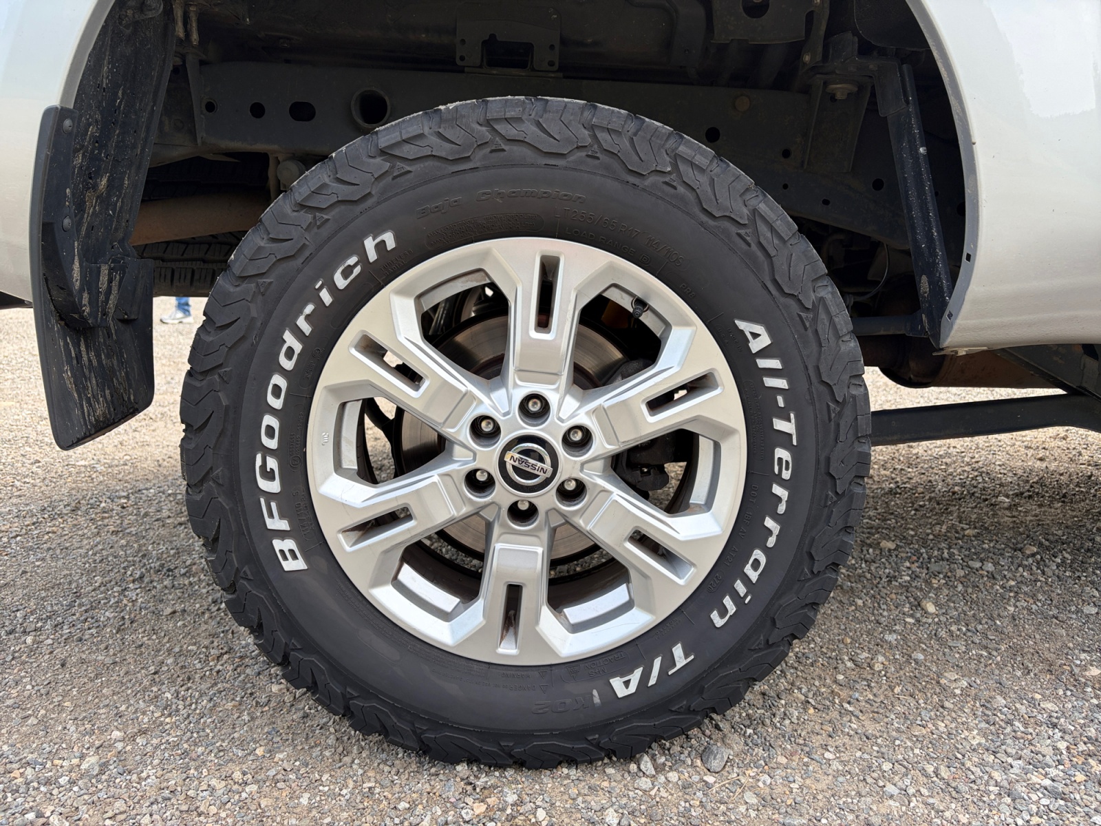 Nissan Np300 Navara 24