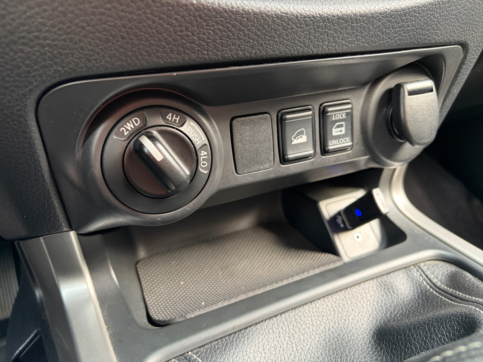 Nissan Np300 Navara 21