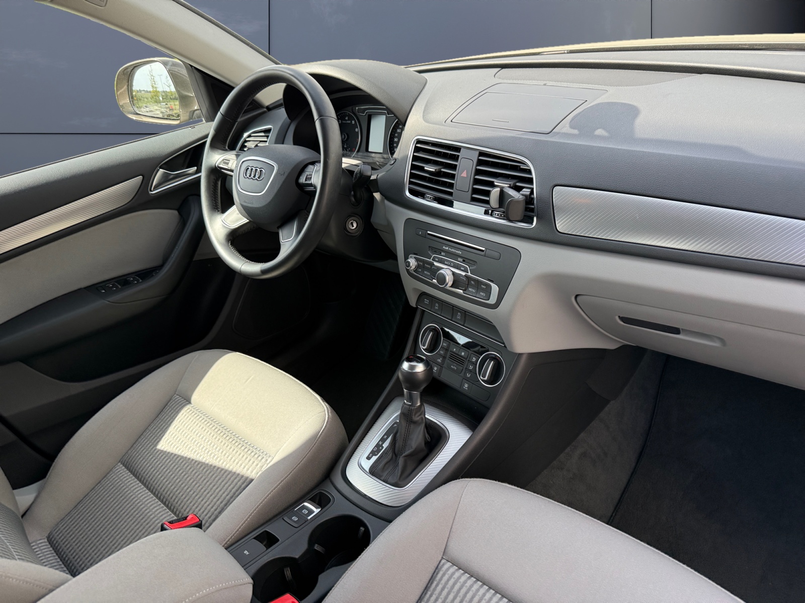 Audi Q3 12