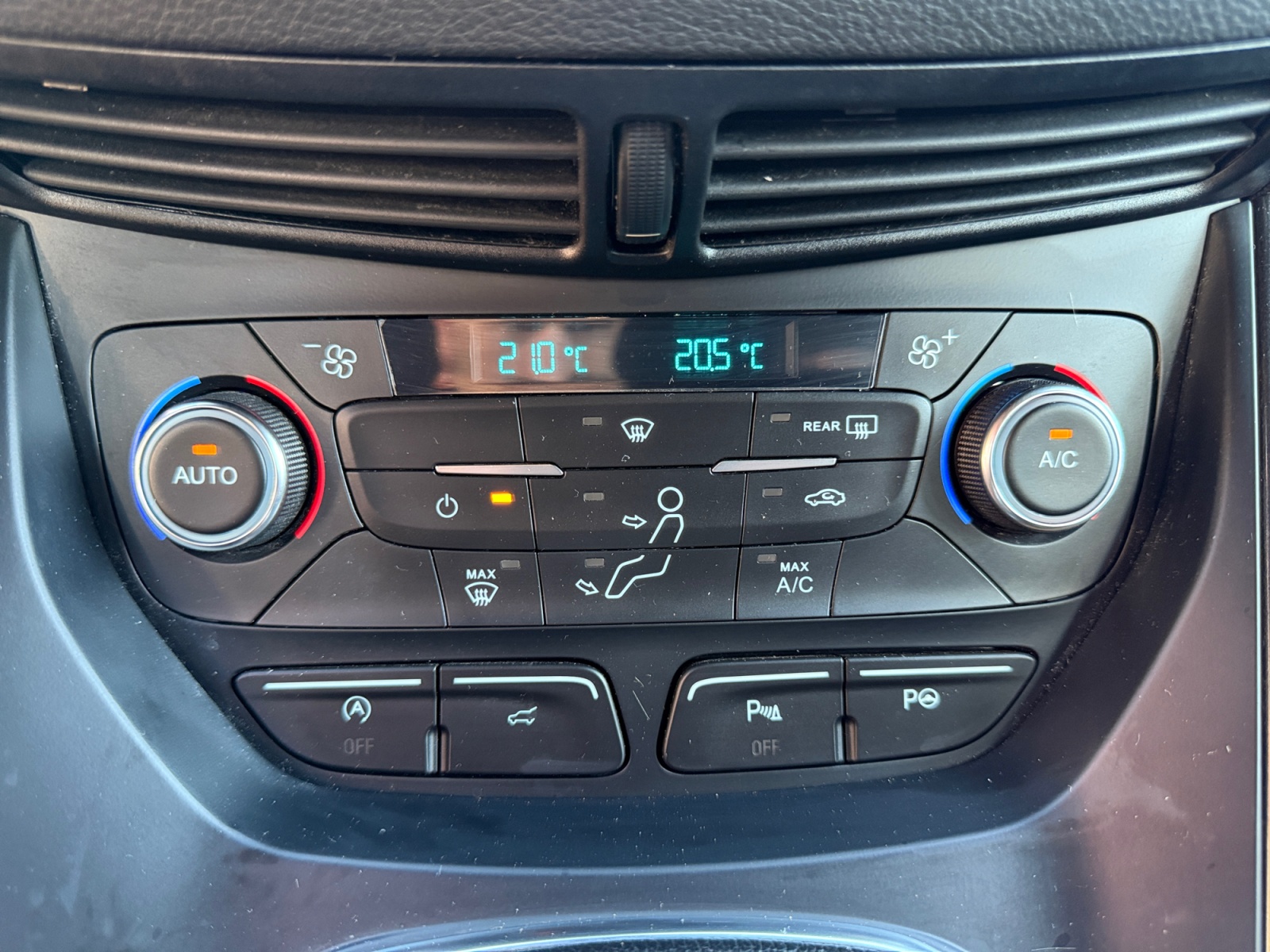 Ford Kuga 27