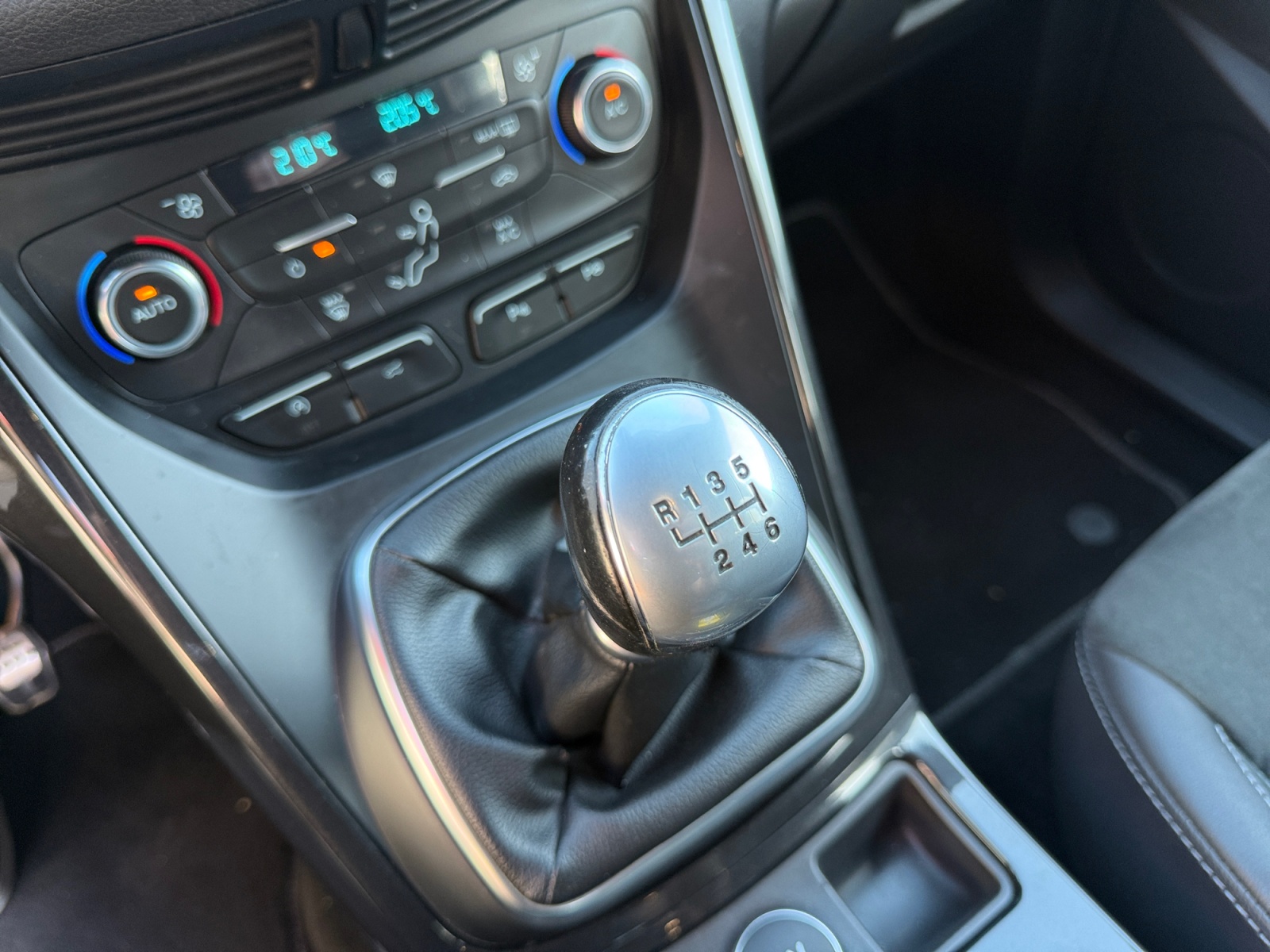 Ford Kuga 28