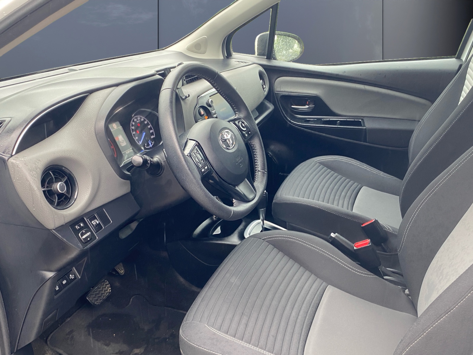 Toyota Yaris 8
