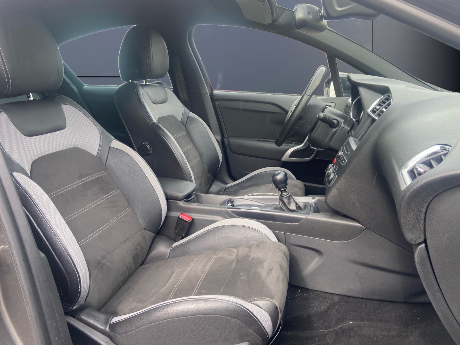 Ds Automobiles Ds 4 13