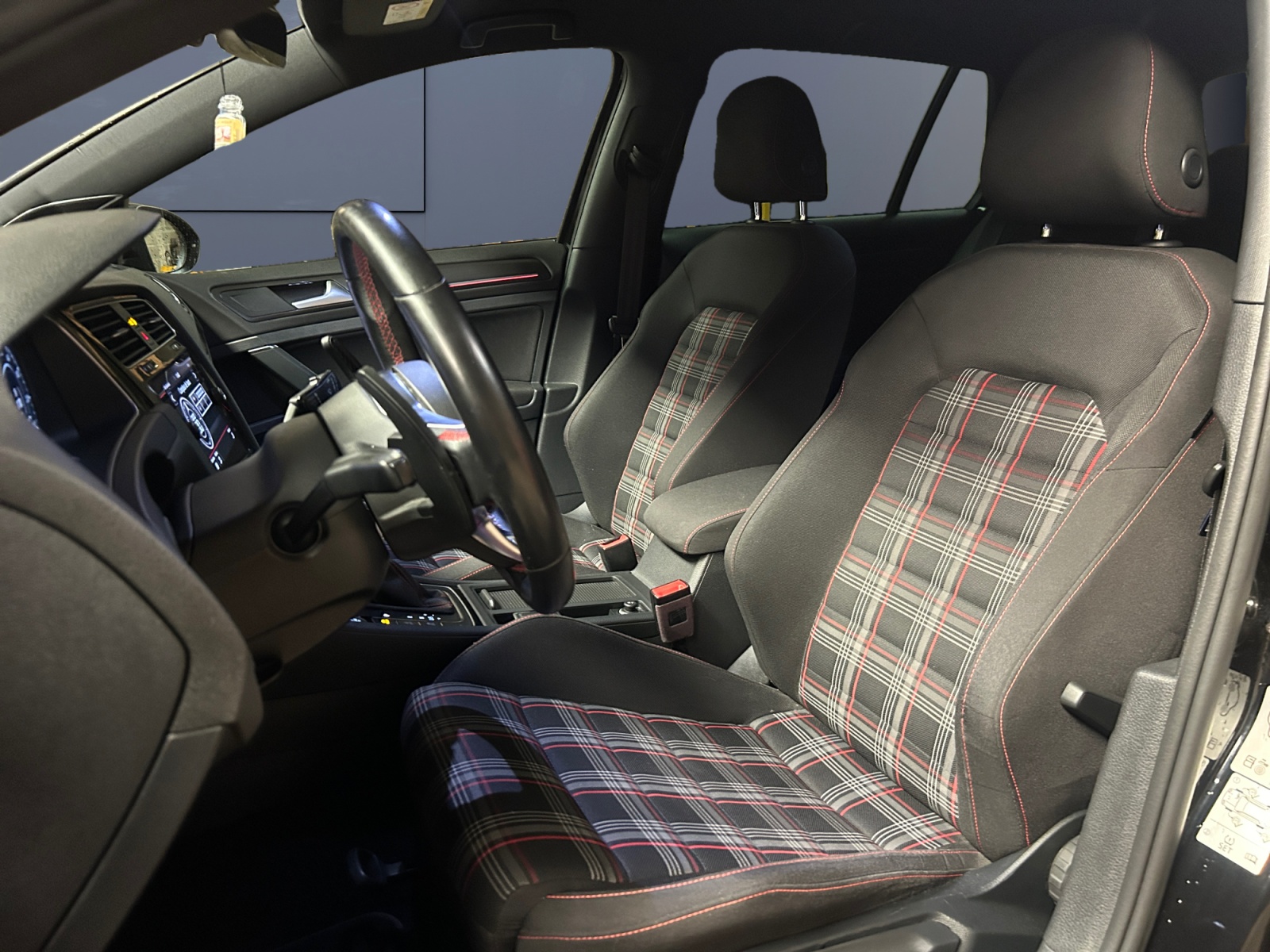 Volkswagen Golf 9