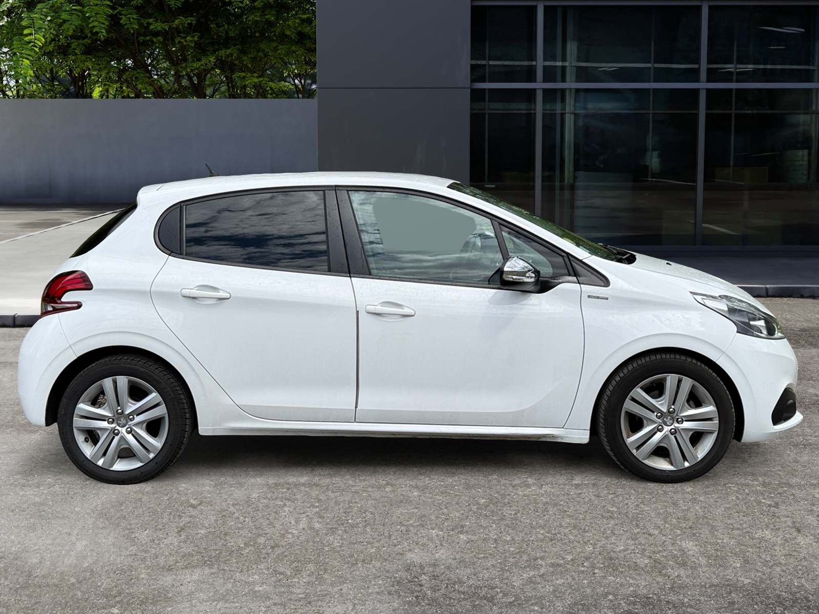 Peugeot 208 5