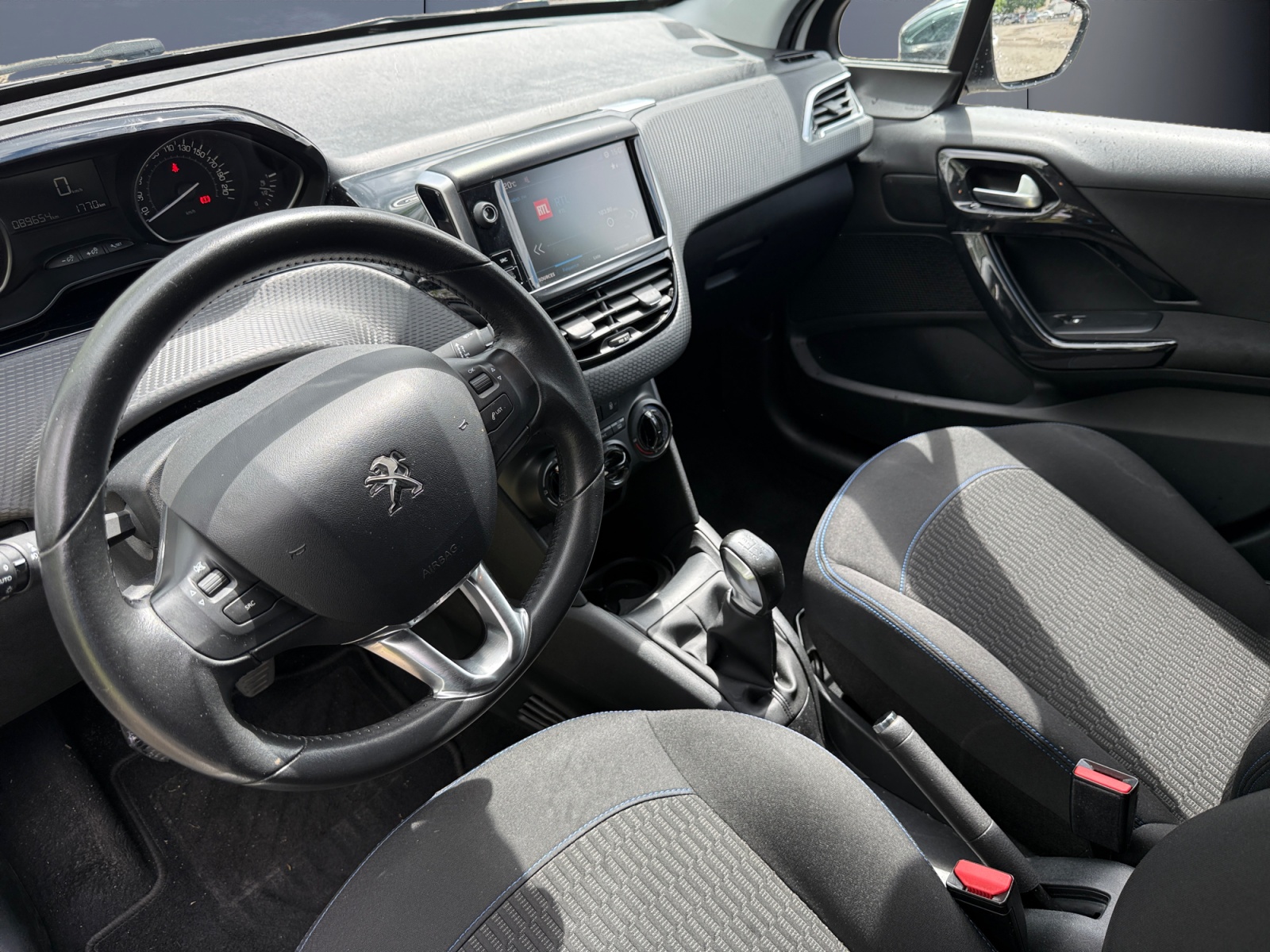 Peugeot 208 8