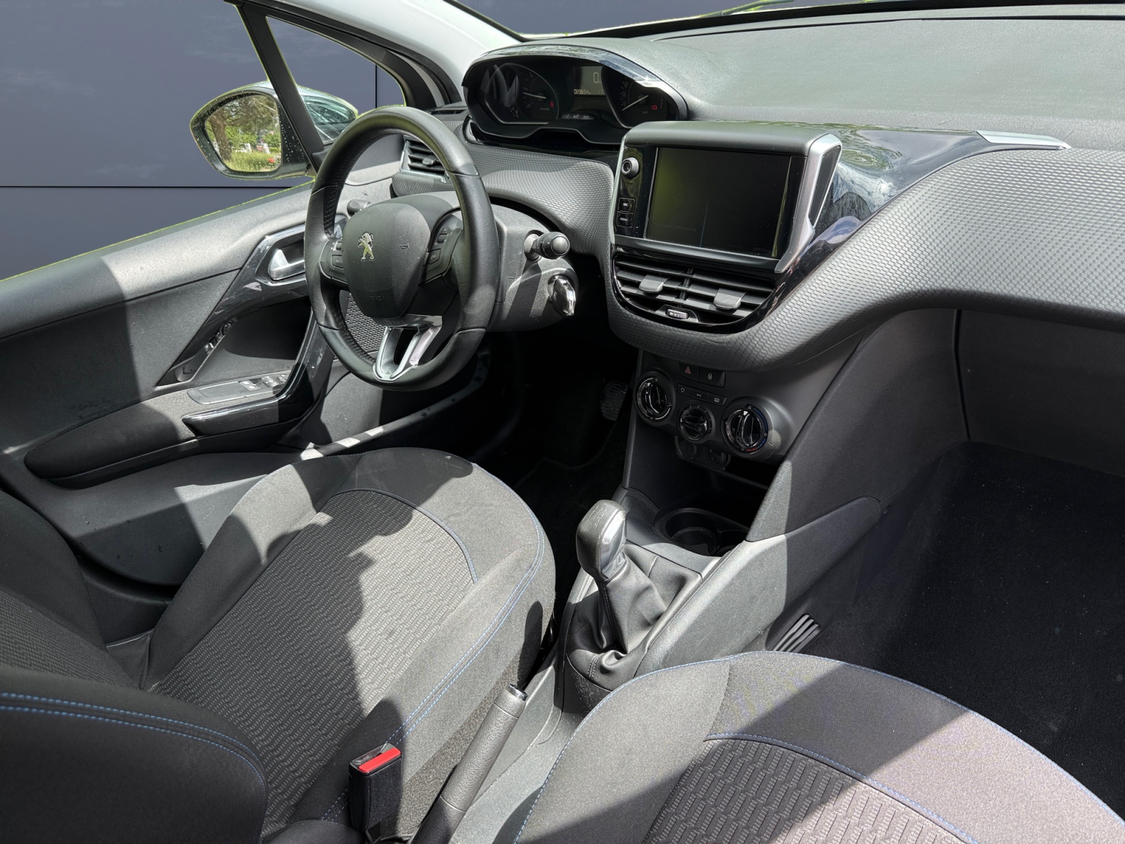 Peugeot 208 12