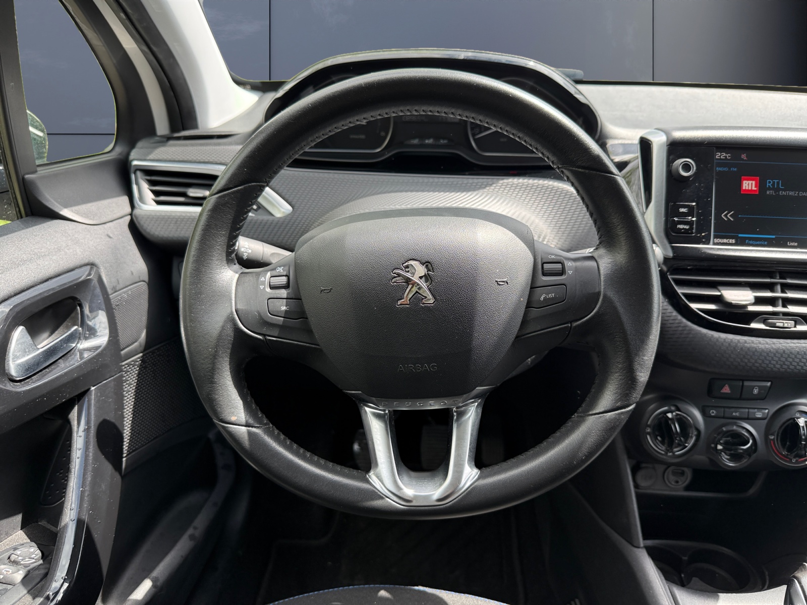 Peugeot 208 15