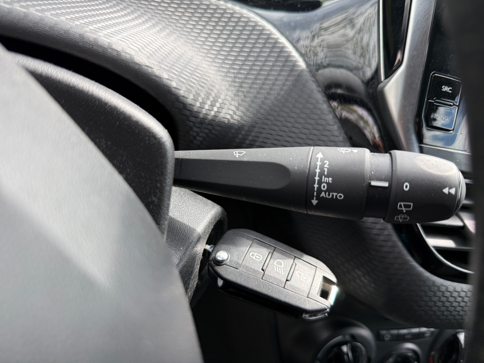 Peugeot 208 23