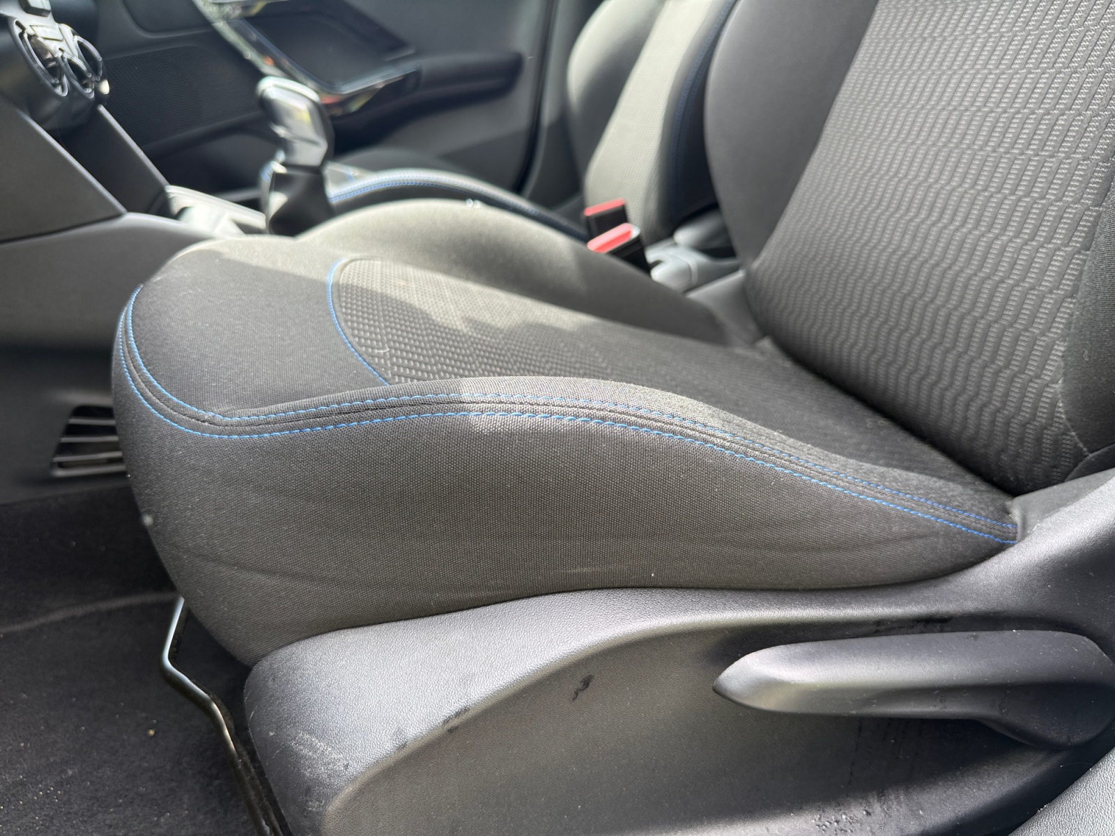 Peugeot 208 24