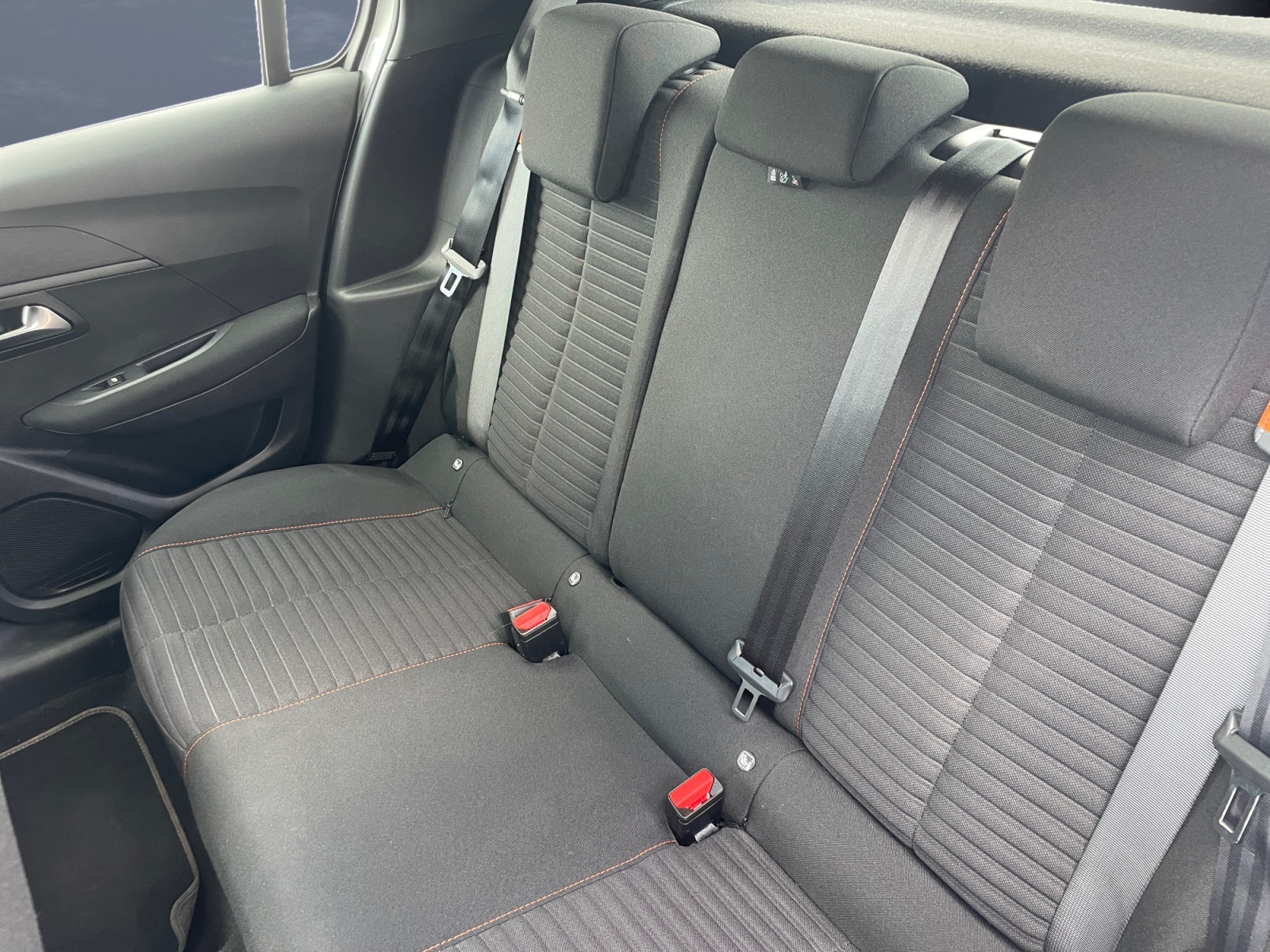 Peugeot 208 10