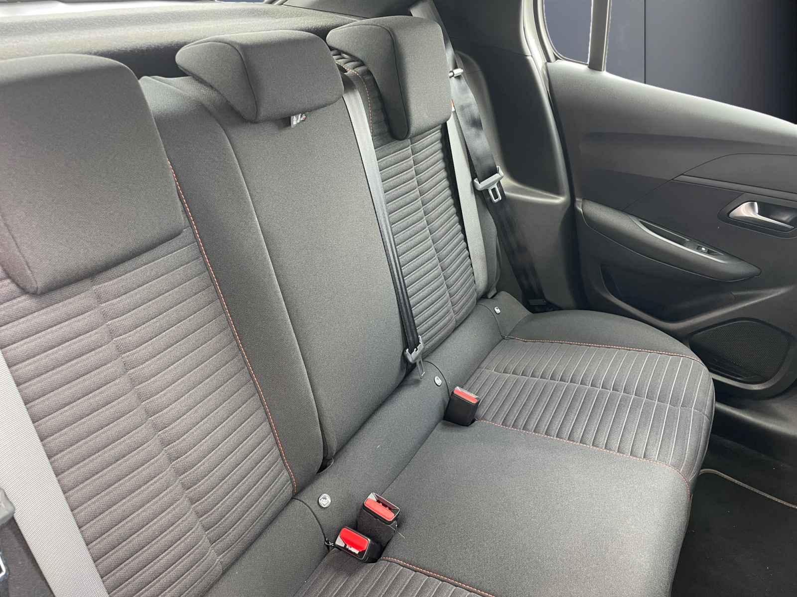 Peugeot 208 11