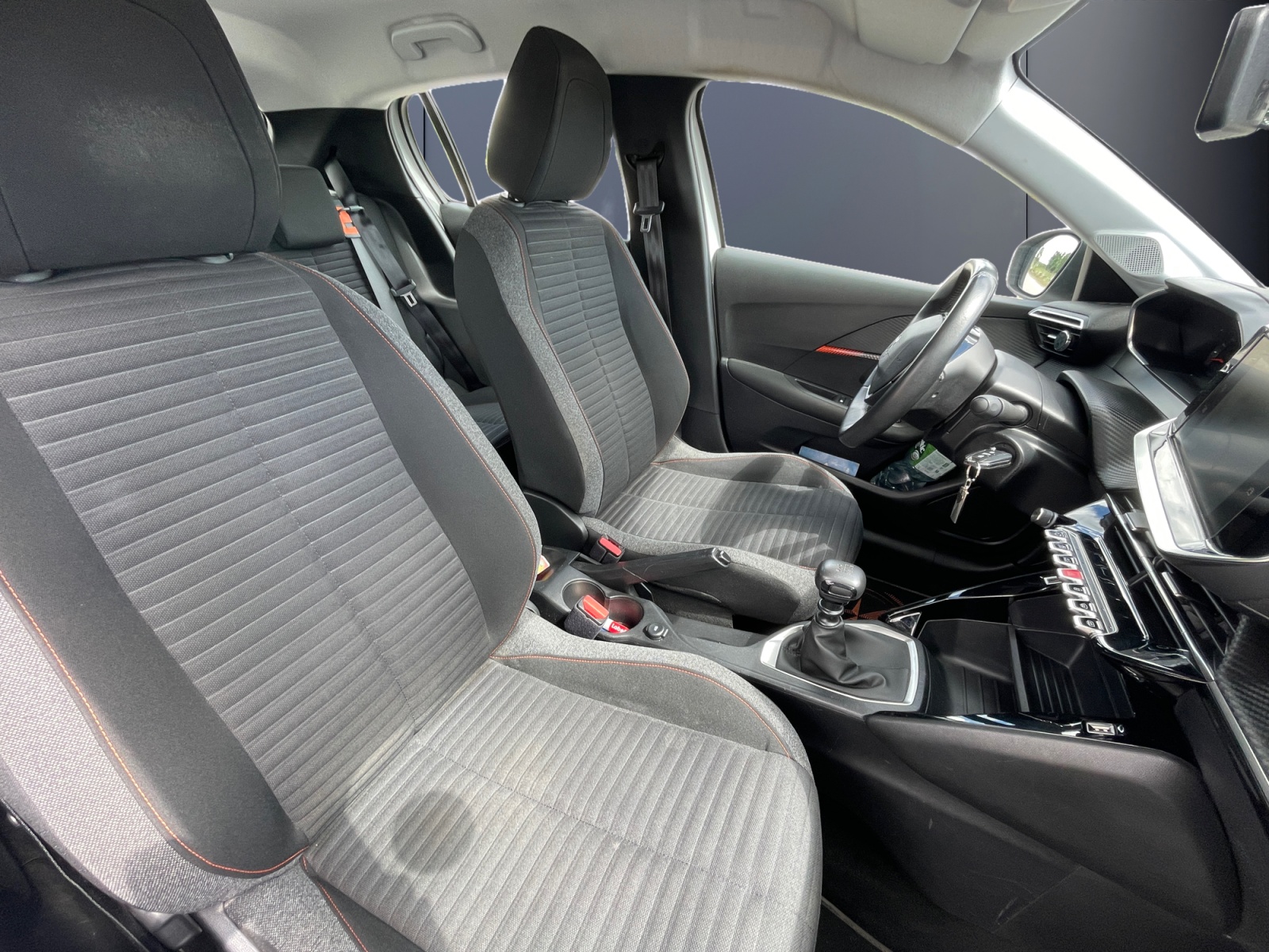 Peugeot 208 13