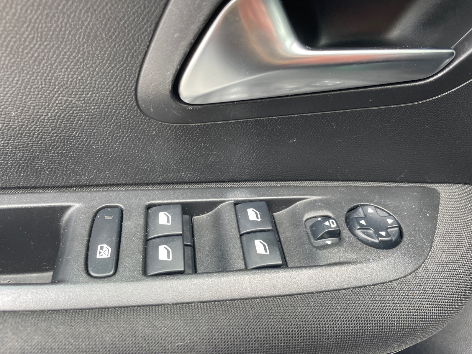 Peugeot 208 17