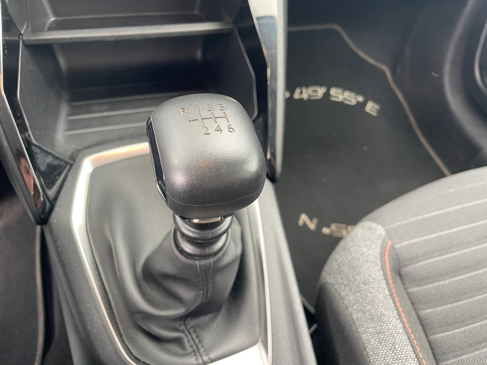 Peugeot 208 24