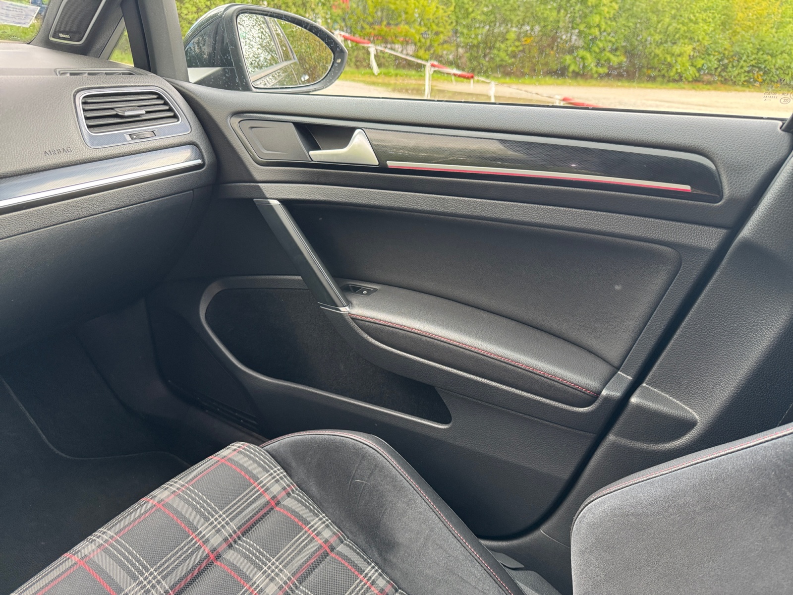 Volkswagen Golf 24