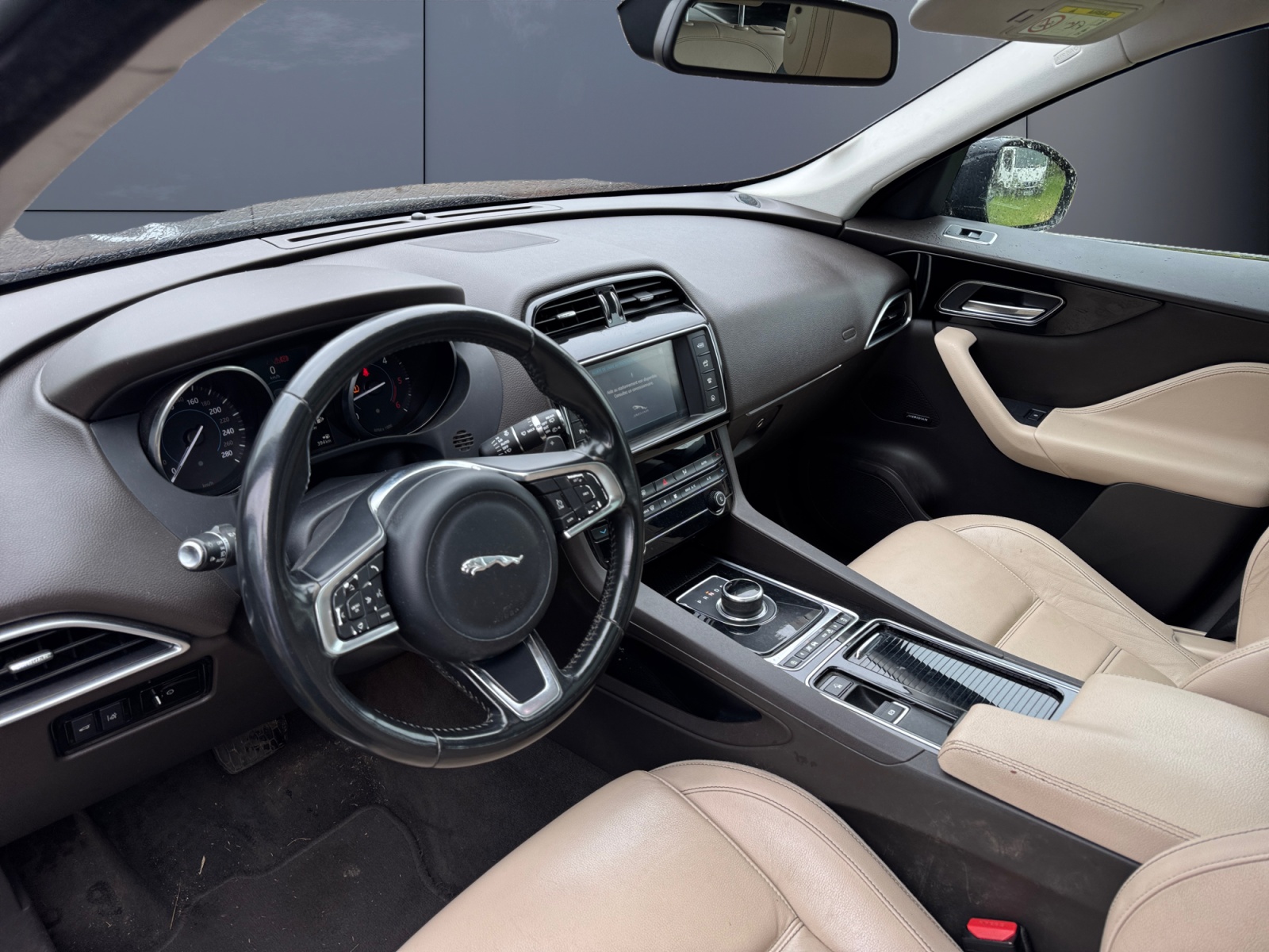Jaguar F-Pace 8