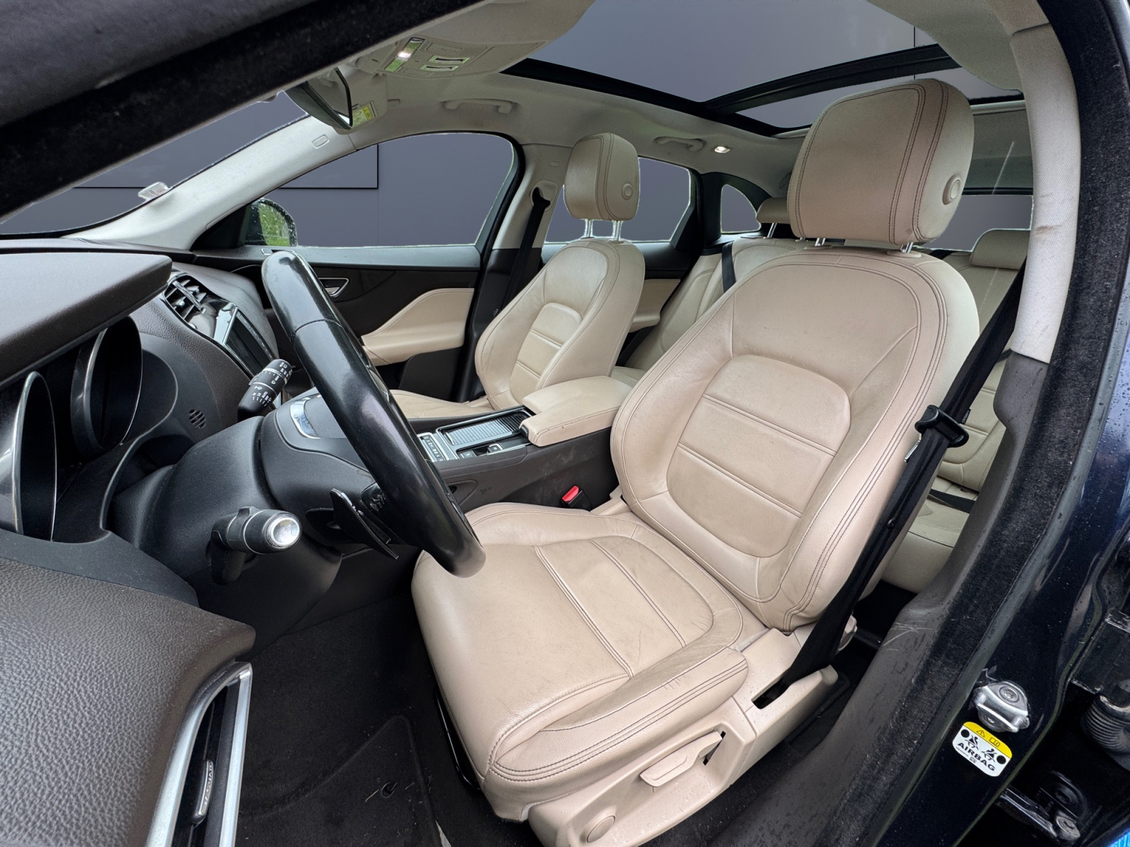 Jaguar F-Pace 9