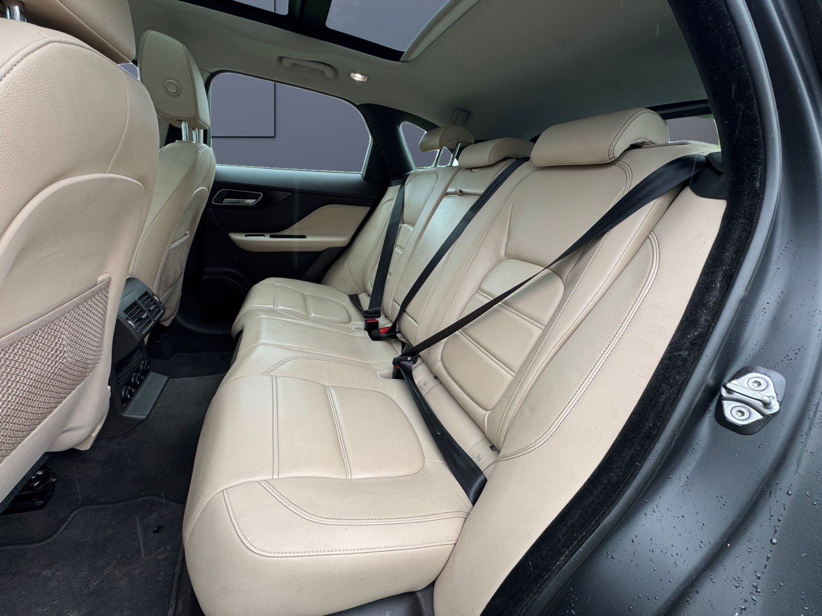 Jaguar F-Pace 10