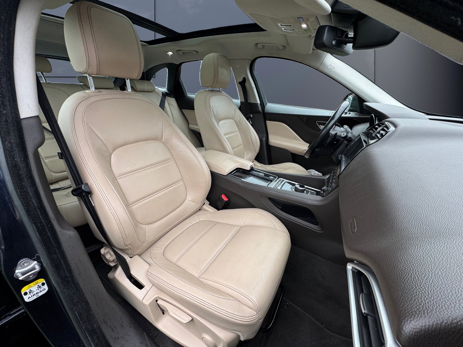 Jaguar F-Pace 13
