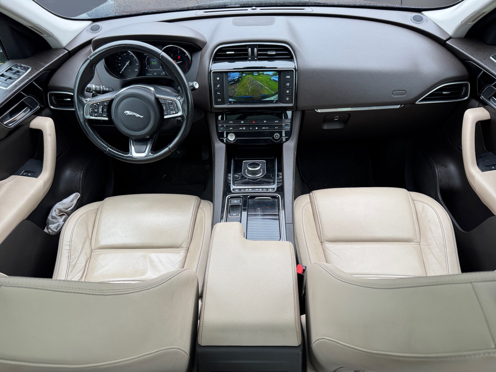 Jaguar F-Pace 14