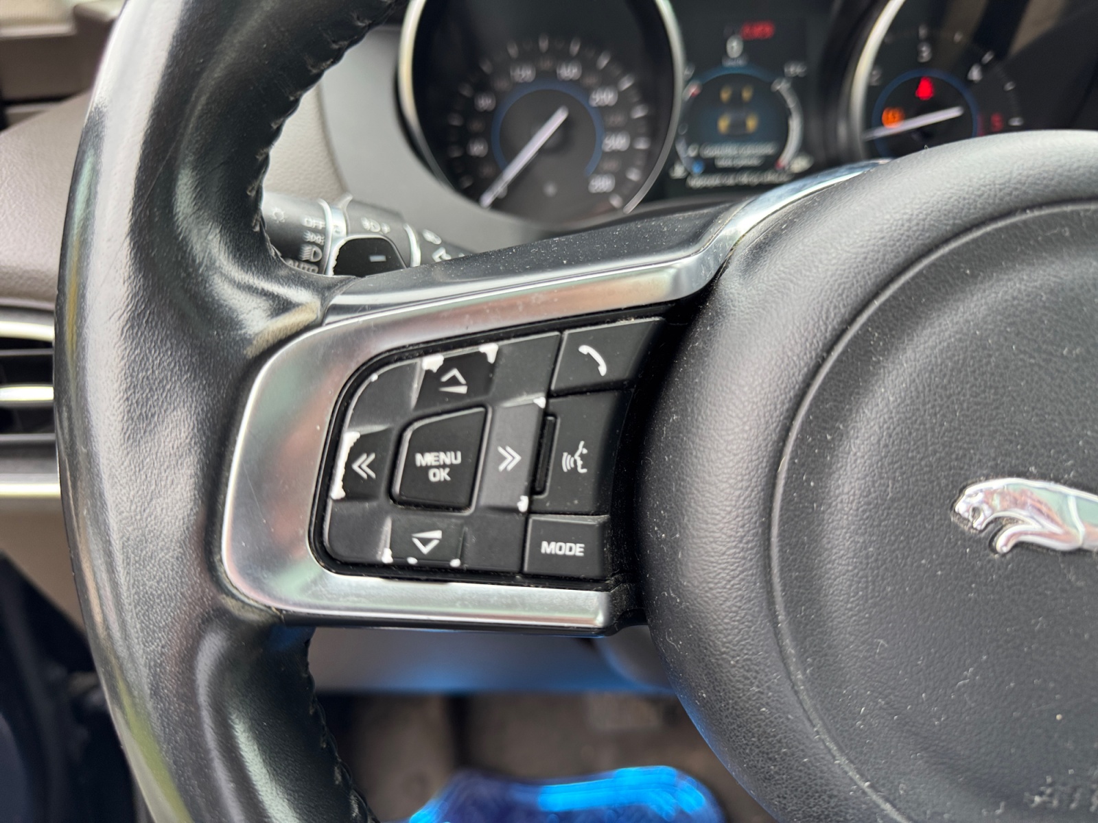 Jaguar F-Pace 21
