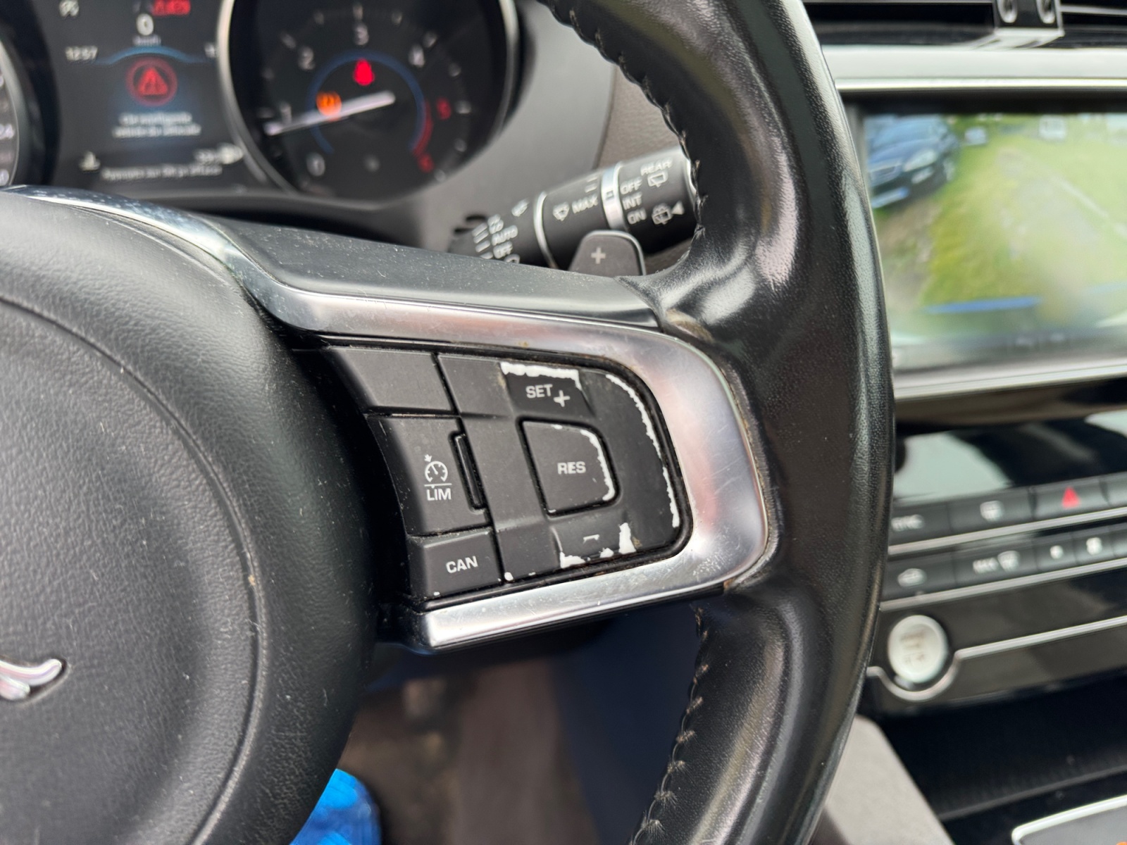 Jaguar F-Pace 22