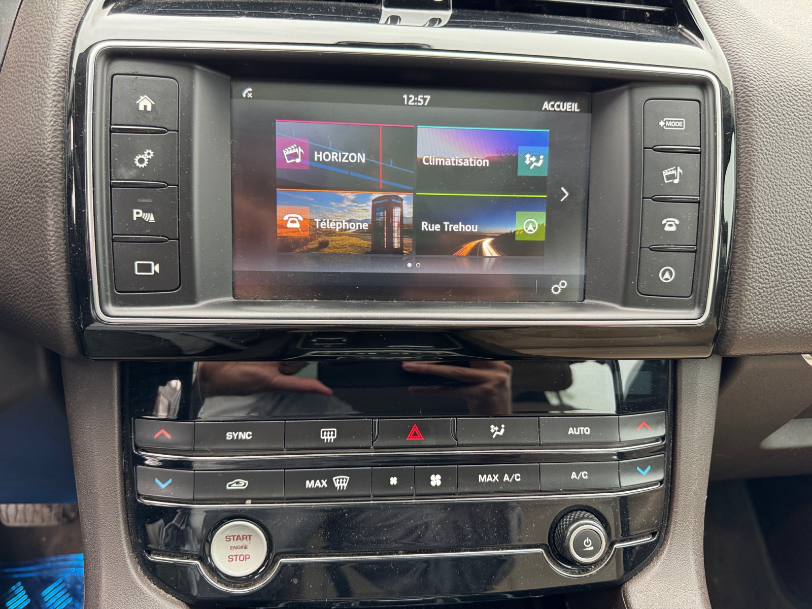 Jaguar F-Pace 24