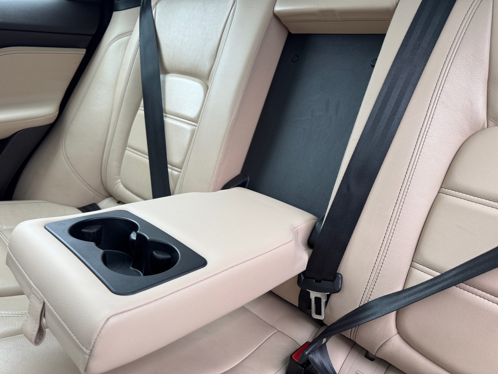 Jaguar F-Pace 31