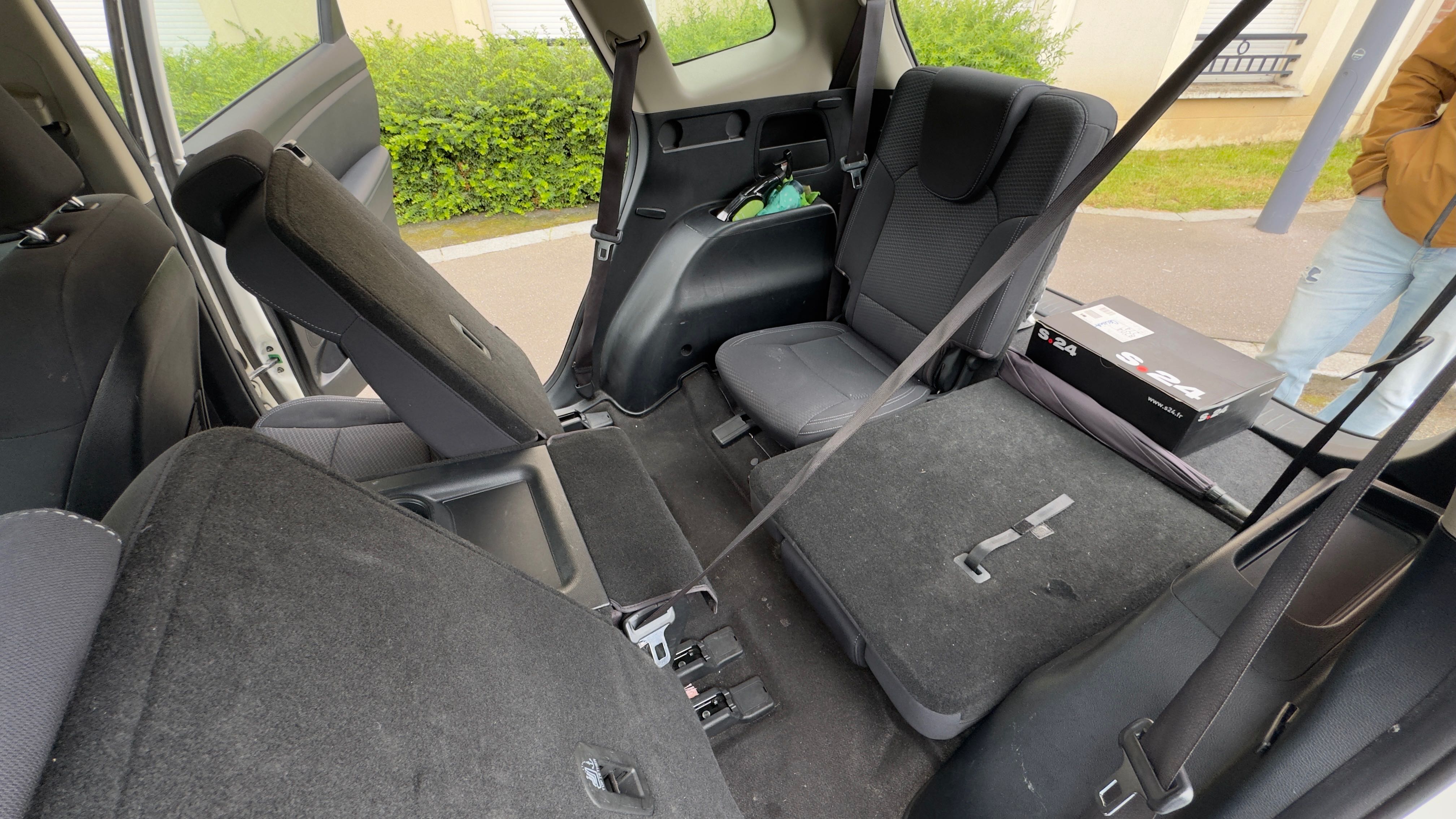 Kia Carens 37