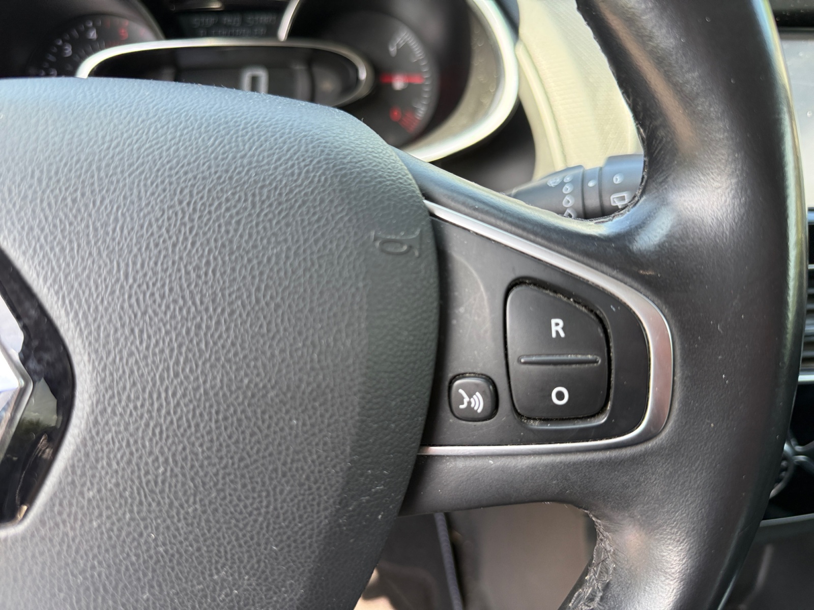 Renault Clio 24