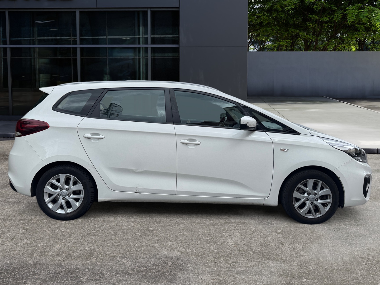 Kia Carens 5