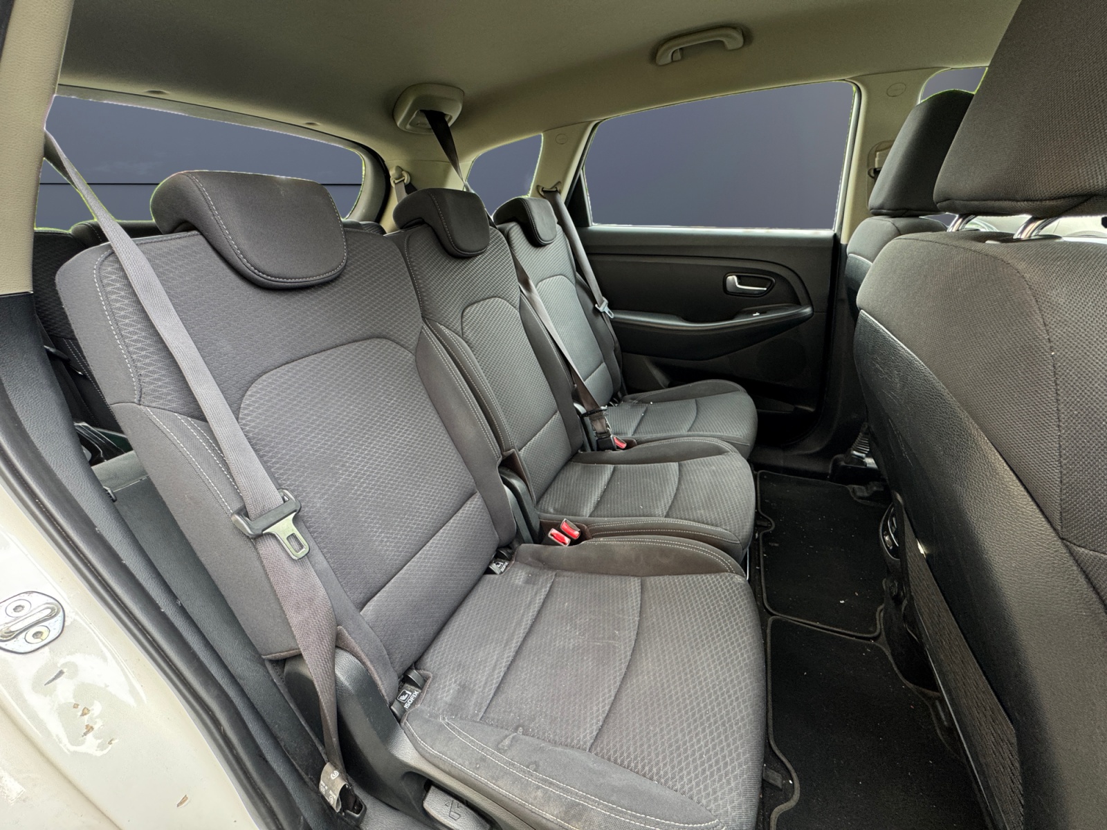 Kia Carens 11