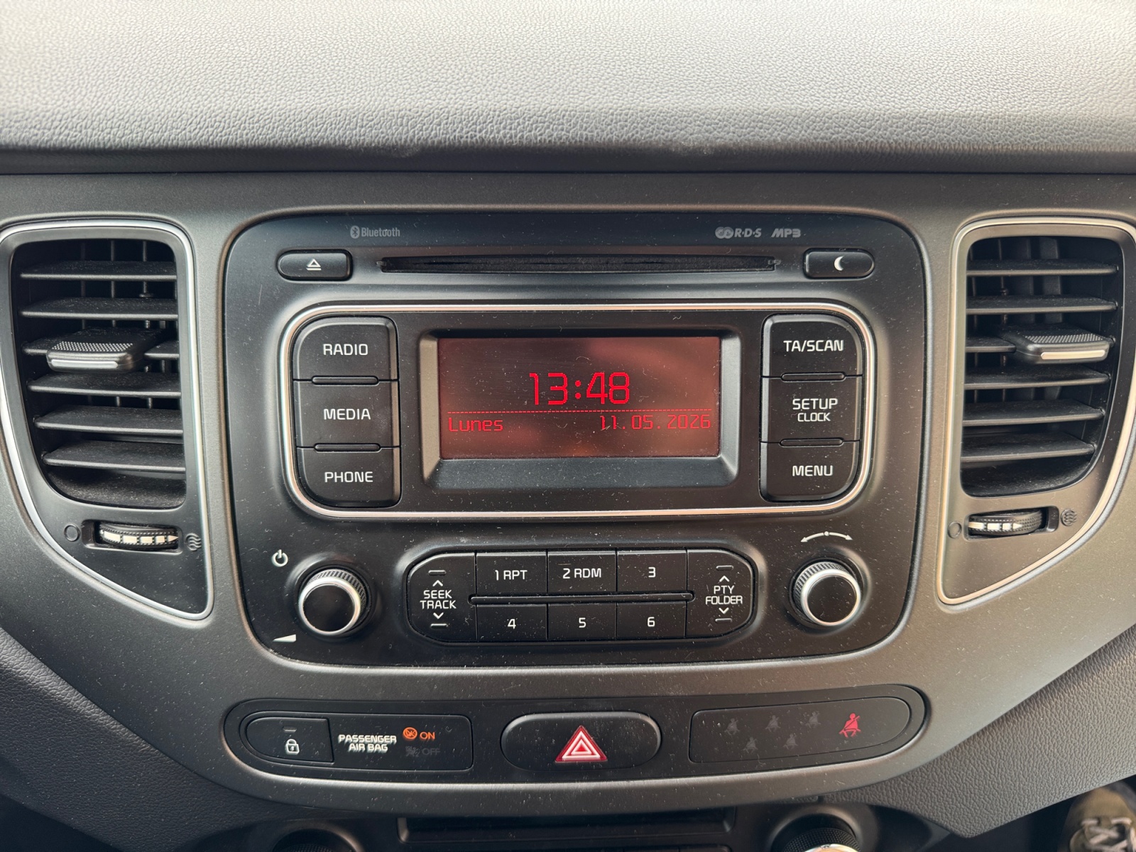 Kia Carens 27
