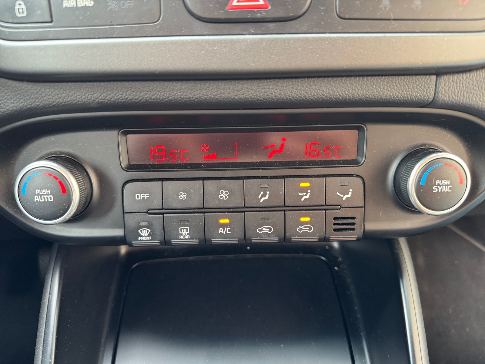 Kia Carens 28