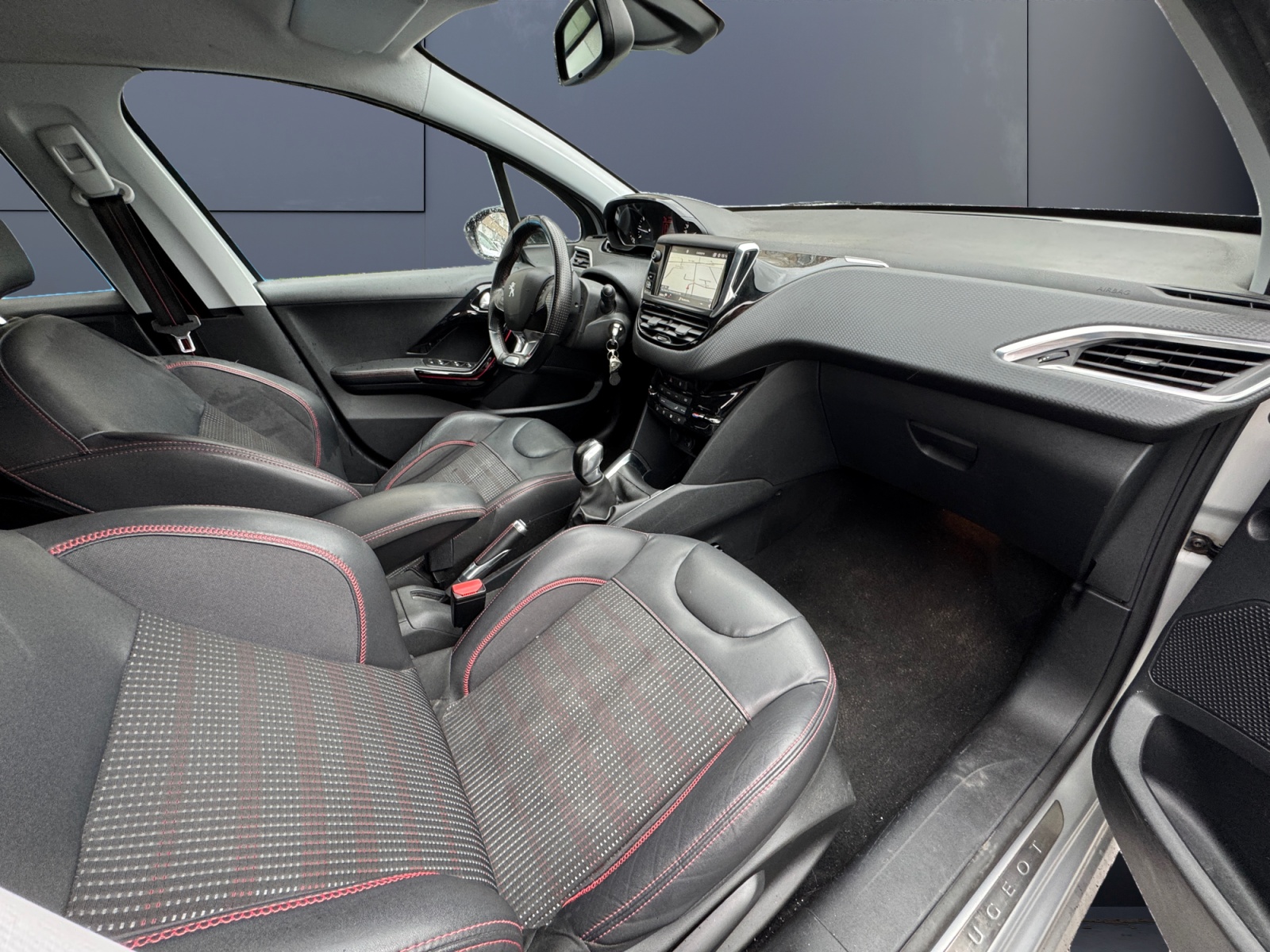 Peugeot 208 12