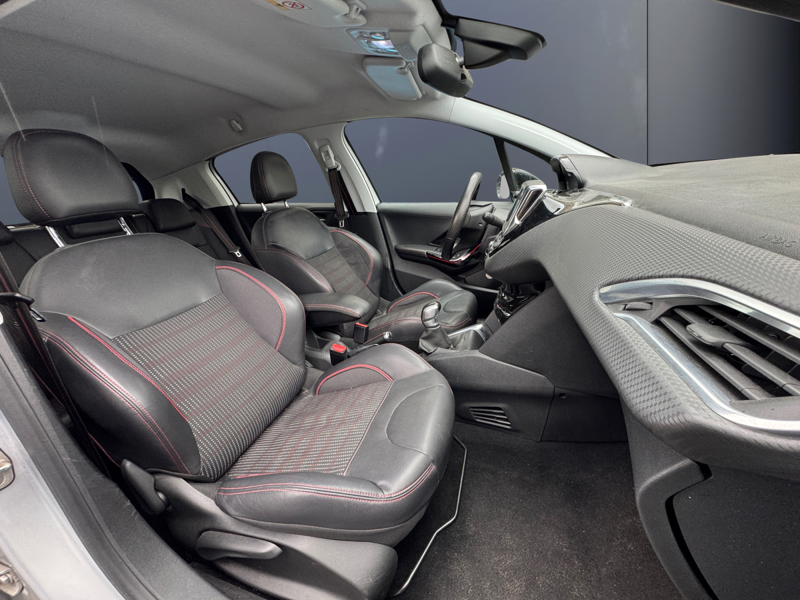 Peugeot 208 13